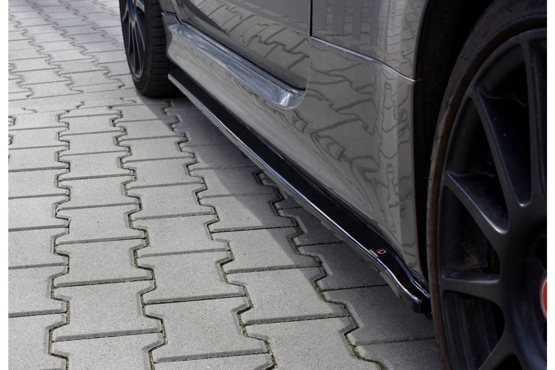 Maxtondesign Seitenschweller für Fiat 500 Abarth MK1 Facelift schwarz hochglanz (3) 