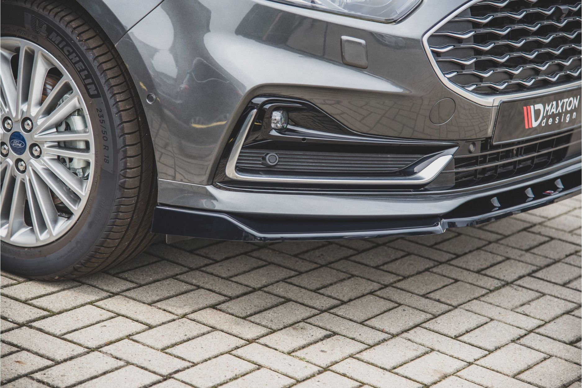 Maxtondesign Frontlippe für Ford S-Max MK2 Facelift schwarz hochglanz (3) 