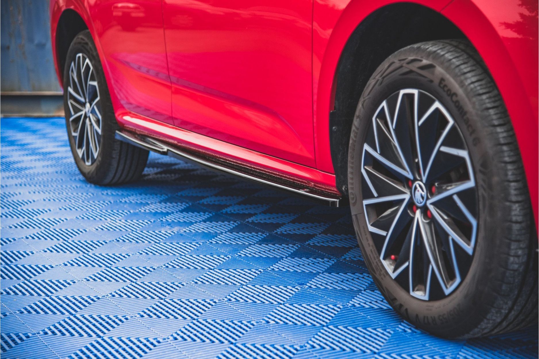 Maxtondesign Seitenschweller für Skoda Kamiq schwarz hochglanz (5) 