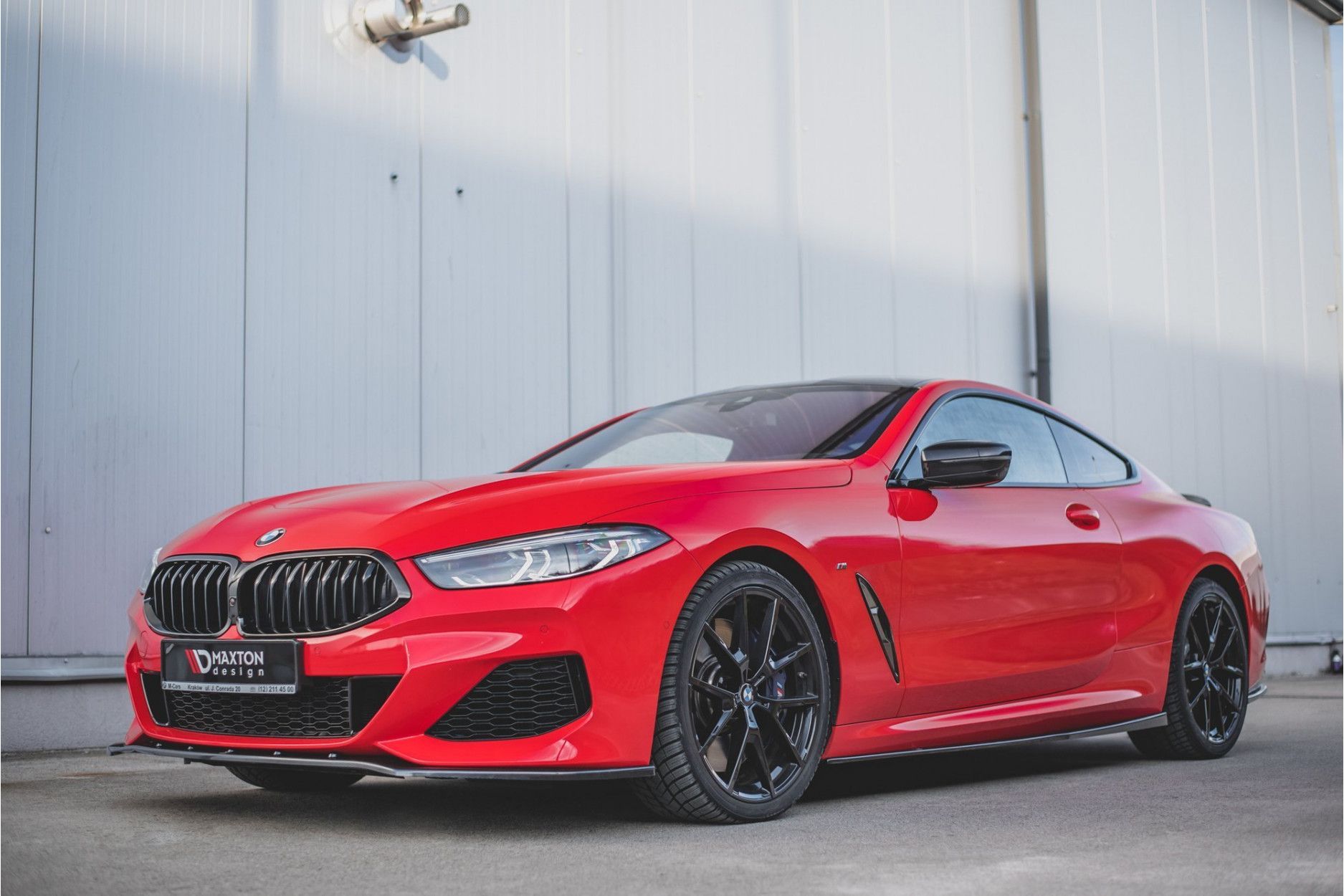 Maxtondesign Seitenschweller für BMW 8er G15 M850i schwarz hochglanz (2) 