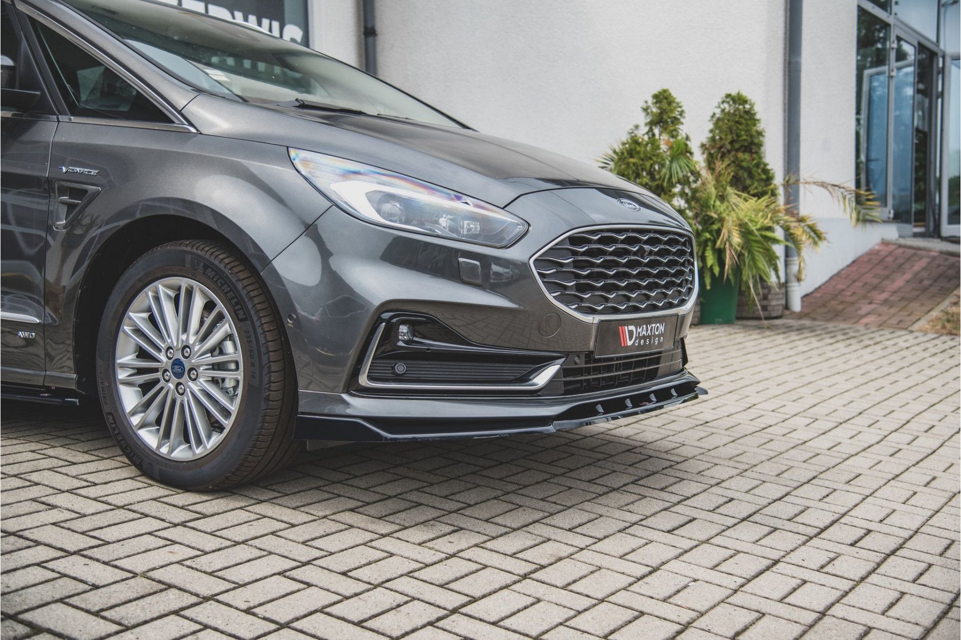 Maxtondesign Frontlippe für Ford S-Max MK2 Facelift schwarz hochglanz (4) 