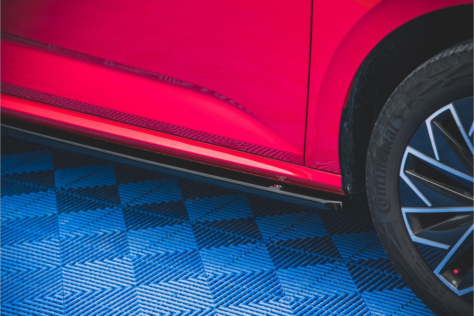 Maxtondesign Seitenschweller für Skoda Kamiq schwarz hochglanz (3) 