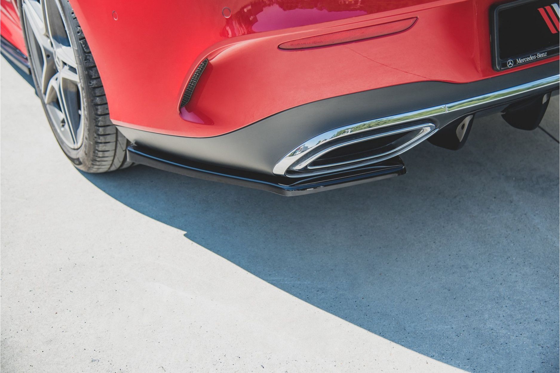 Maxtondesign Diffusor Erweiterung li/re für Mercedes Benz CLA-Klasse C118 AMG-Paket schwarz hochglanz (2) 