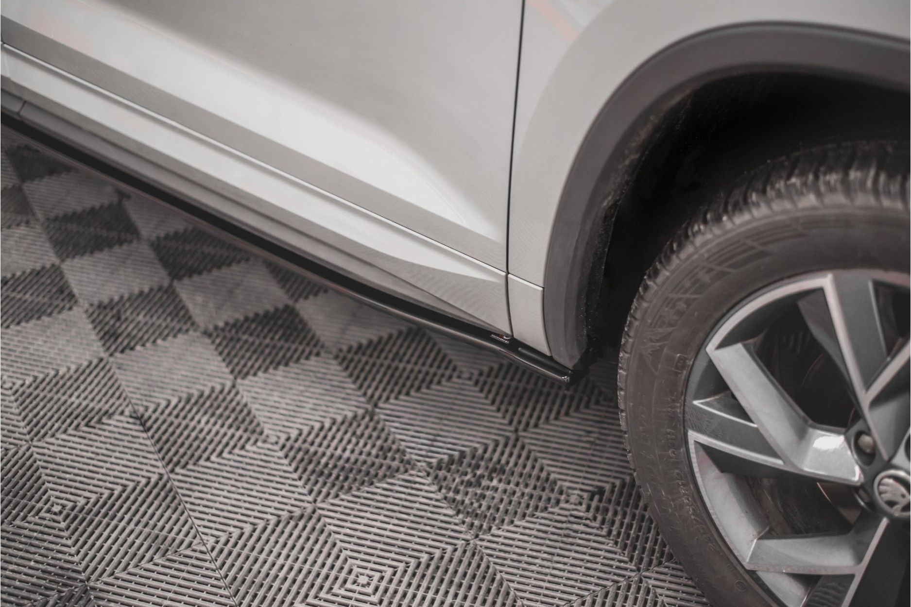 Maxtondesign Seitenschweller für Skoda Kodiaq MK1 RS|Sportline schwarz hochglanz (3) 