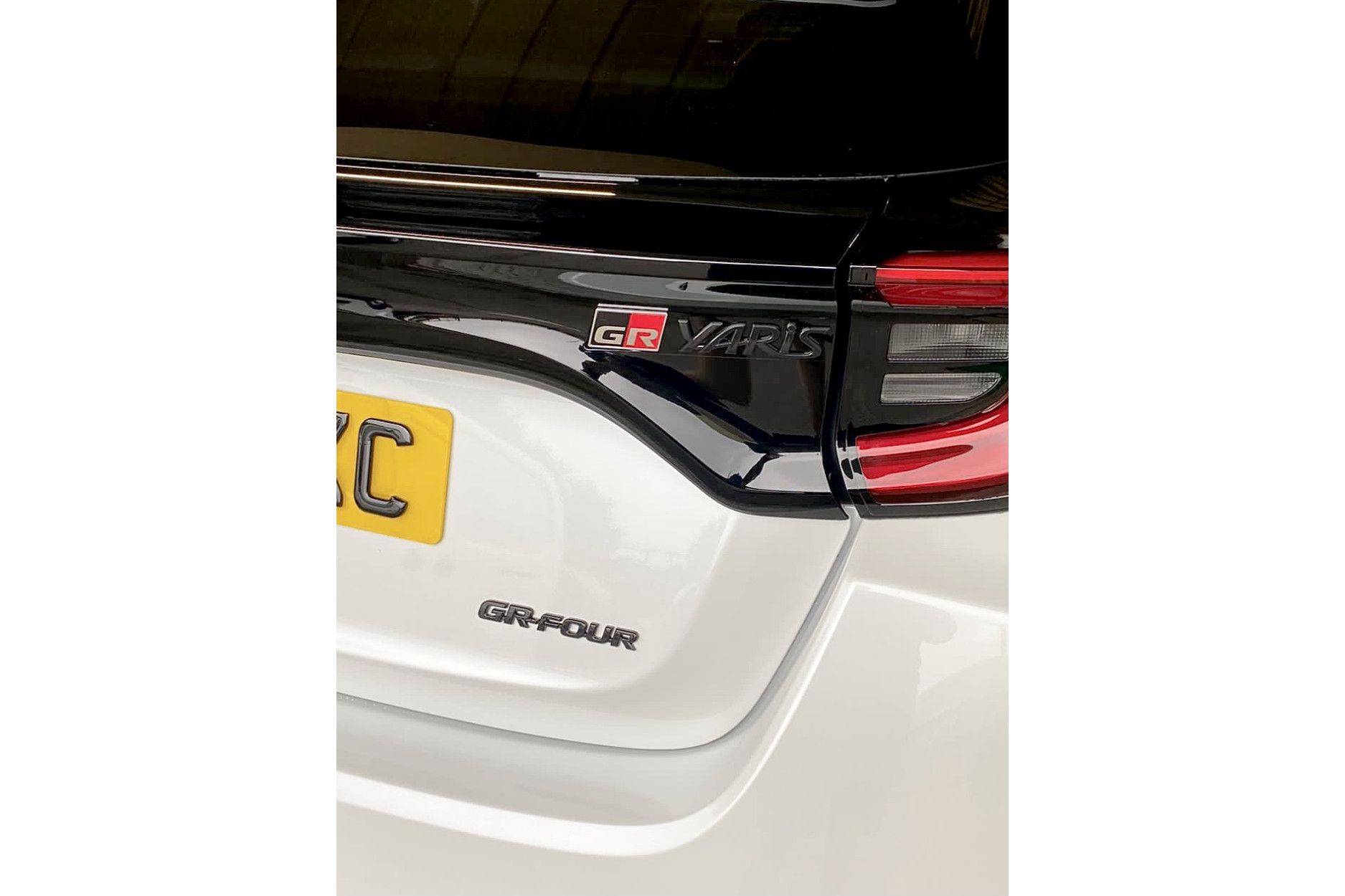 Automotive Passion Schwarz Glänzende Embleme für Toyota Yaris GR