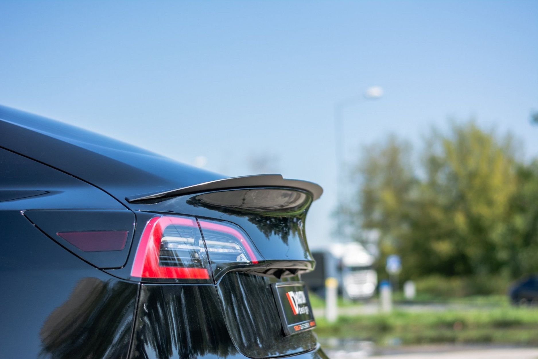 Maxtondesign Spoiler für Tesla Model 3 schwarz hochglanz (4) 