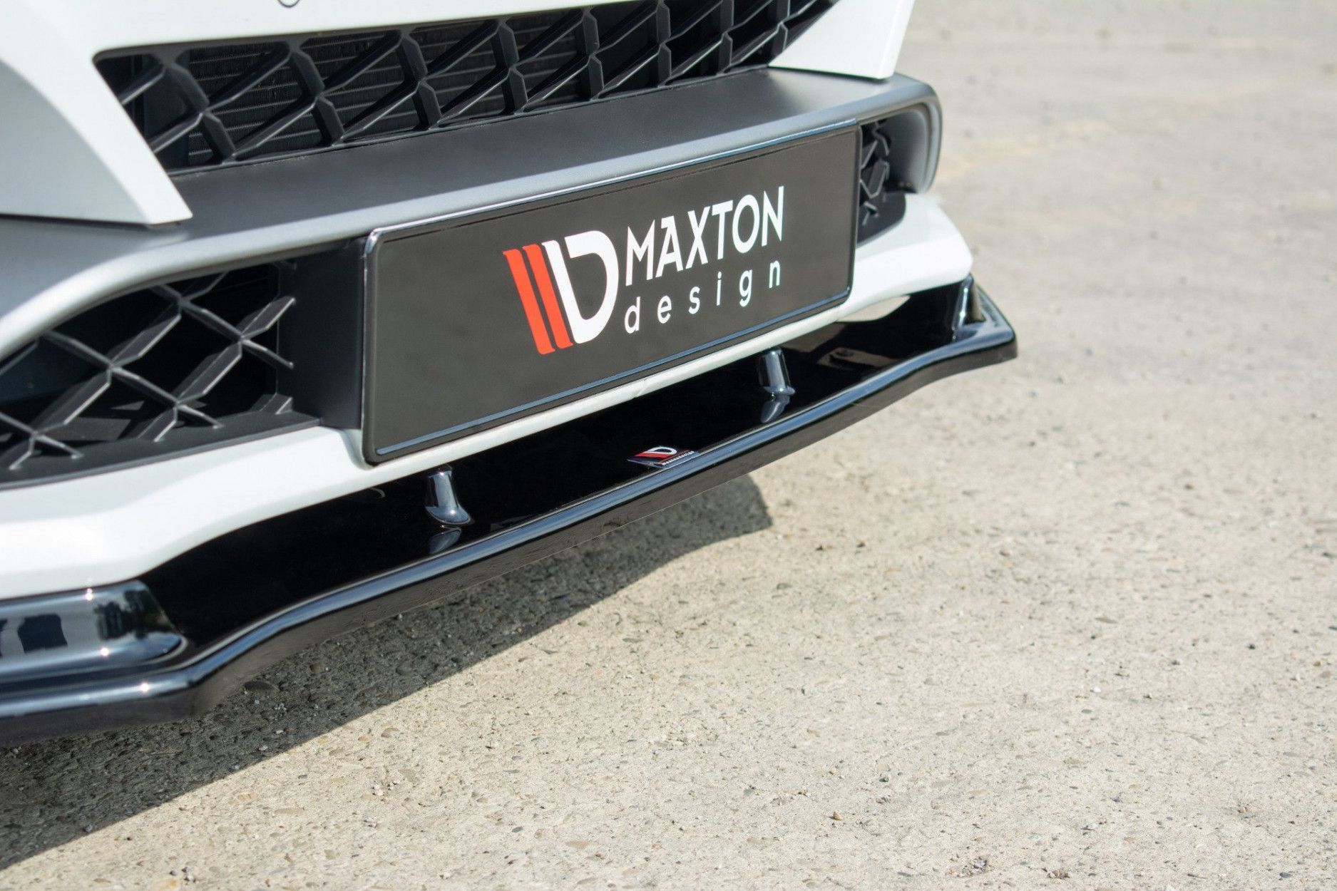 Maxtondesign Frontlippe V.1 für Renault Megane MK4 RS schwarz hochglanz (4) 