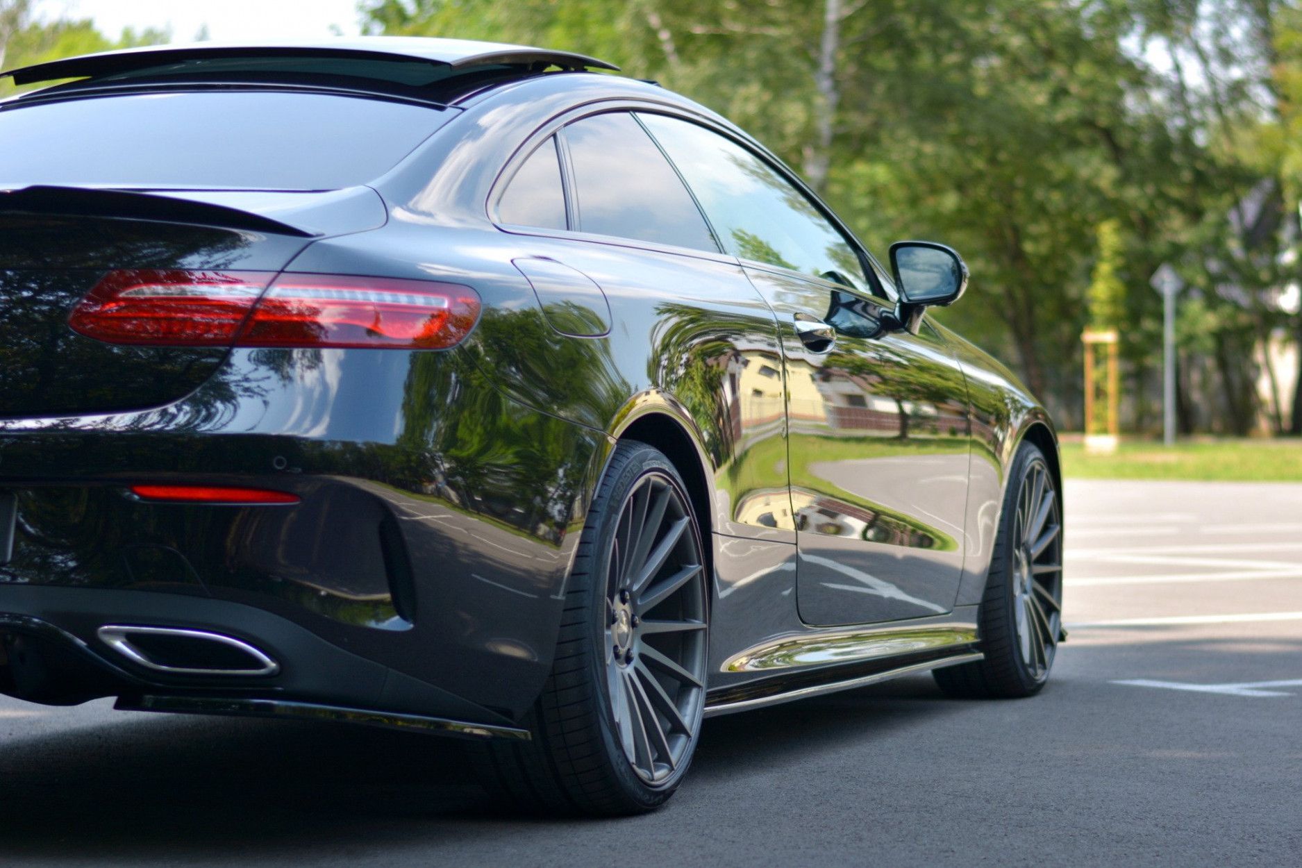 Maxtondesign Seitenschweller für Mercedes Benz E-Klasse C238 AMG-Paket Coupe schwarz hochglanz (2) 