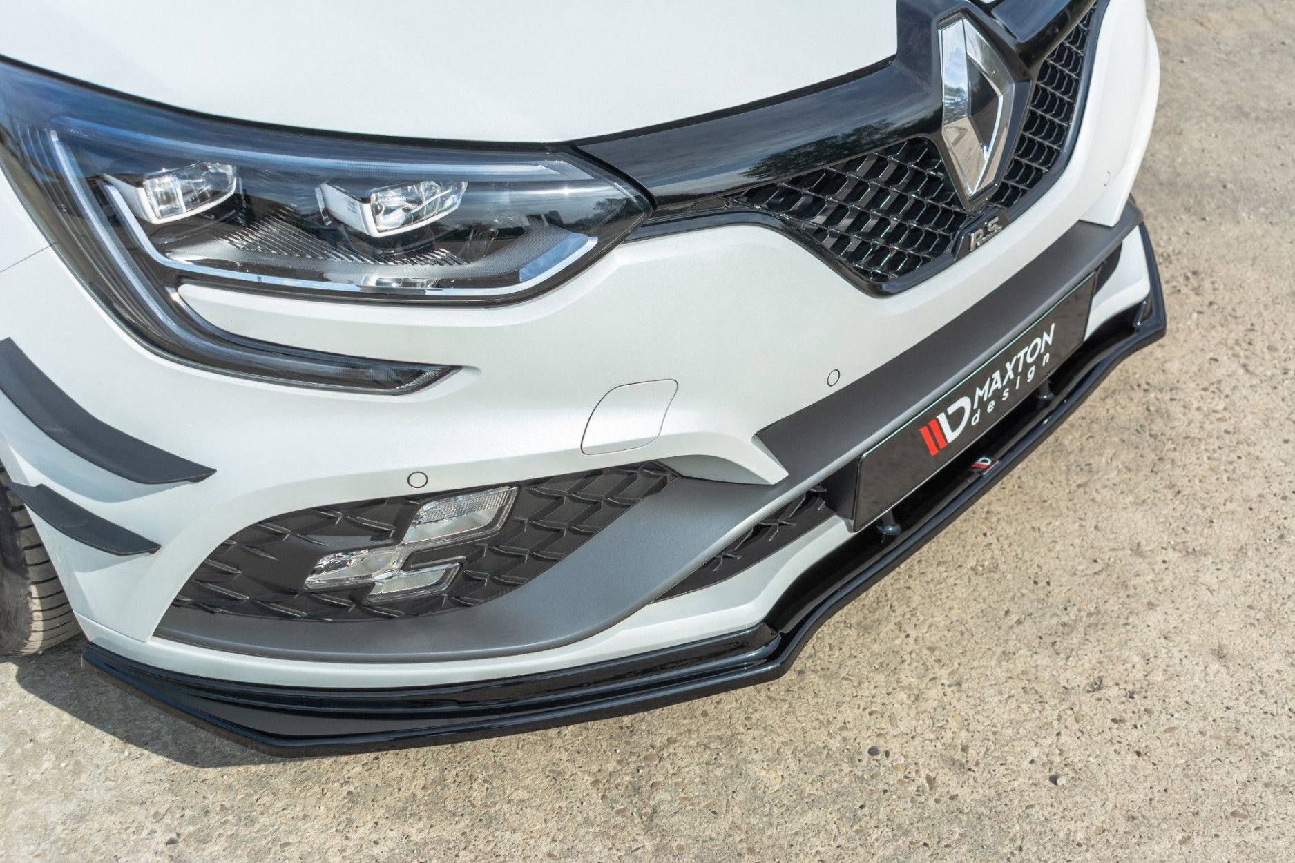 Maxtondesign Frontlippe V.1 für Renault Megane MK4 RS schwarz hochglanz (2) 