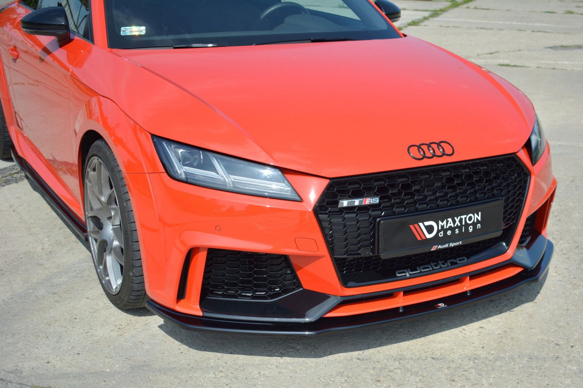 Maxtondesign Frontlippe V.1 für Audi TTRS 8S schwarz hochglanz (2) 