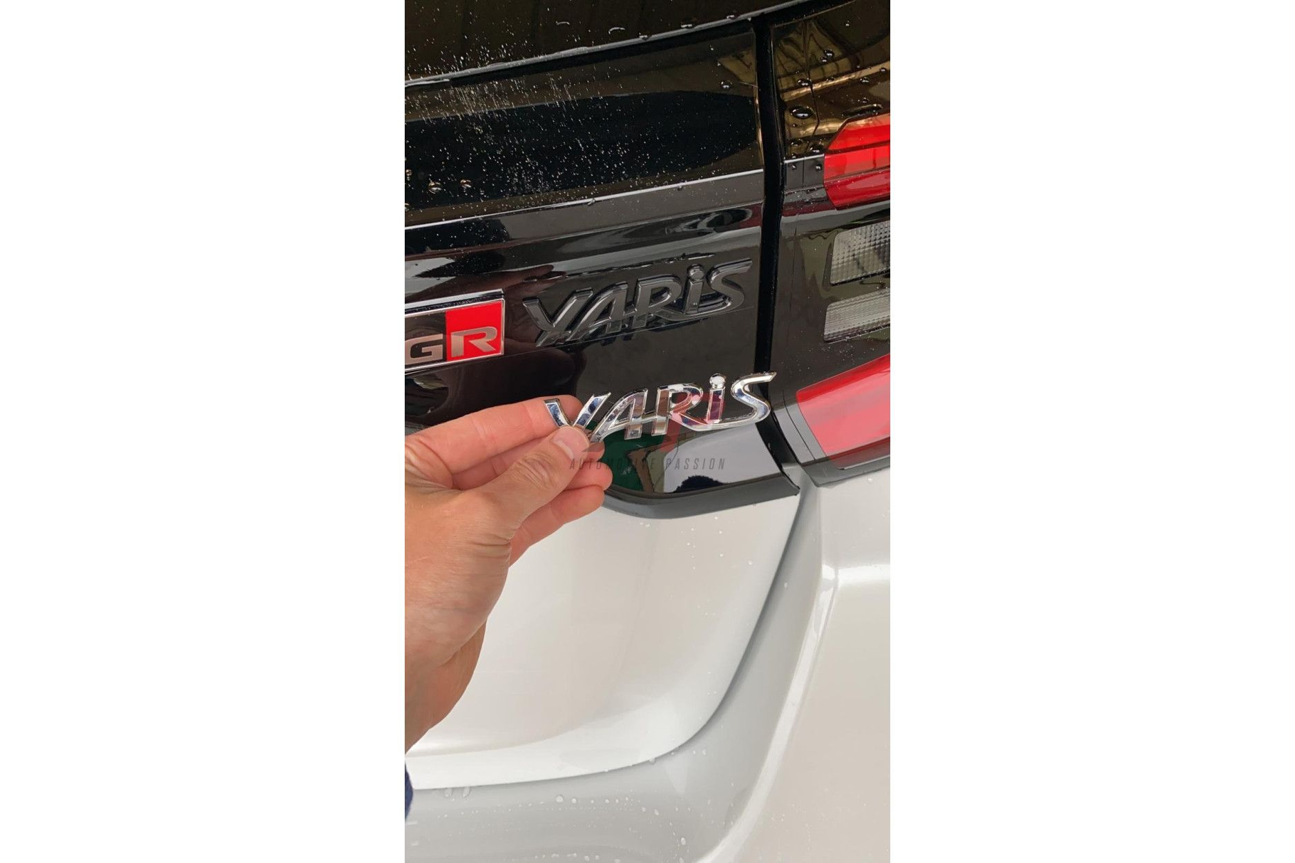 Automotive Passion Schwarz Glänzende Embleme für Toyota Yaris GR (3) 
