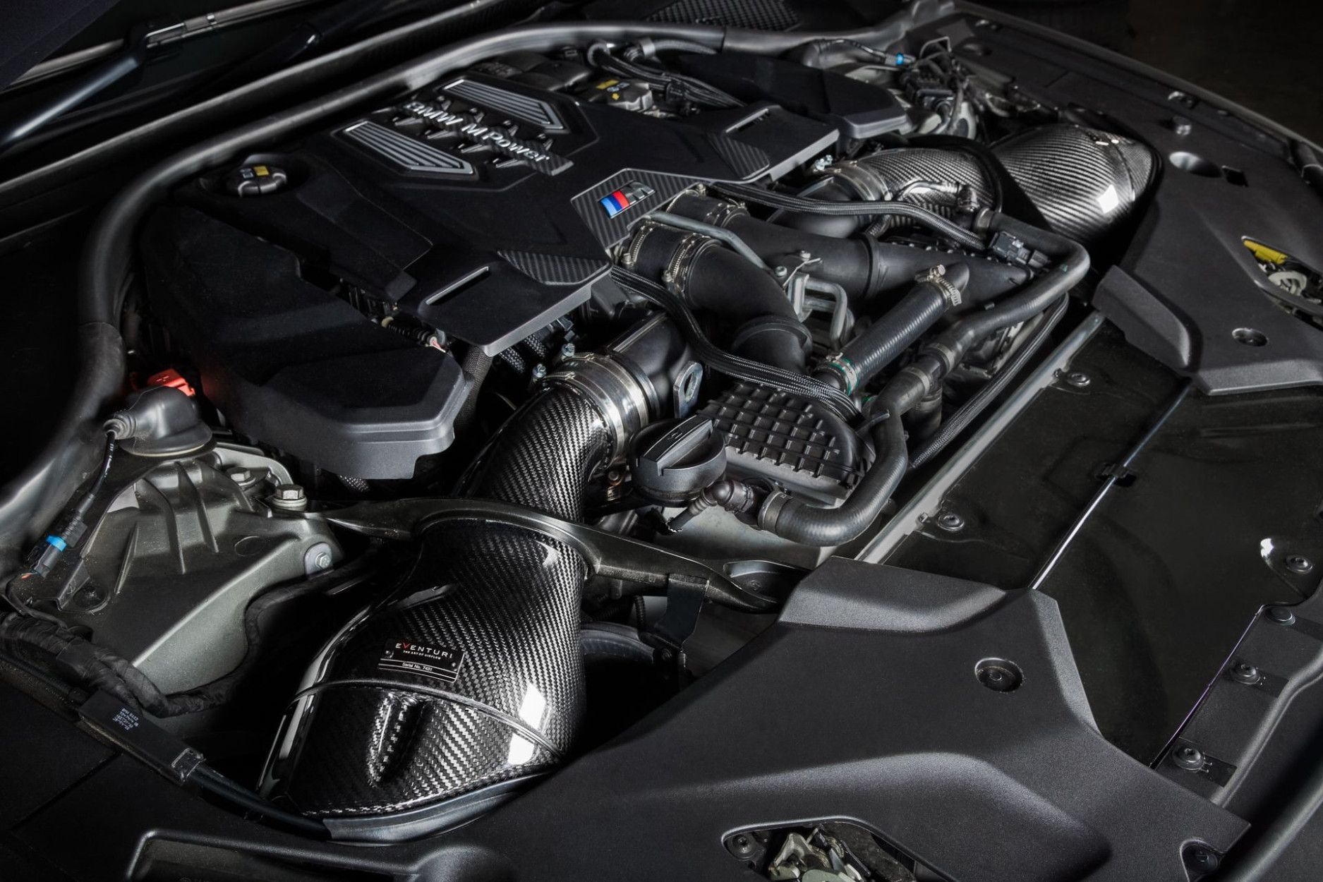 Eventuri Carbon Ansaugsystem für BMW F90 M5 und F92 M8 V2 (2) 