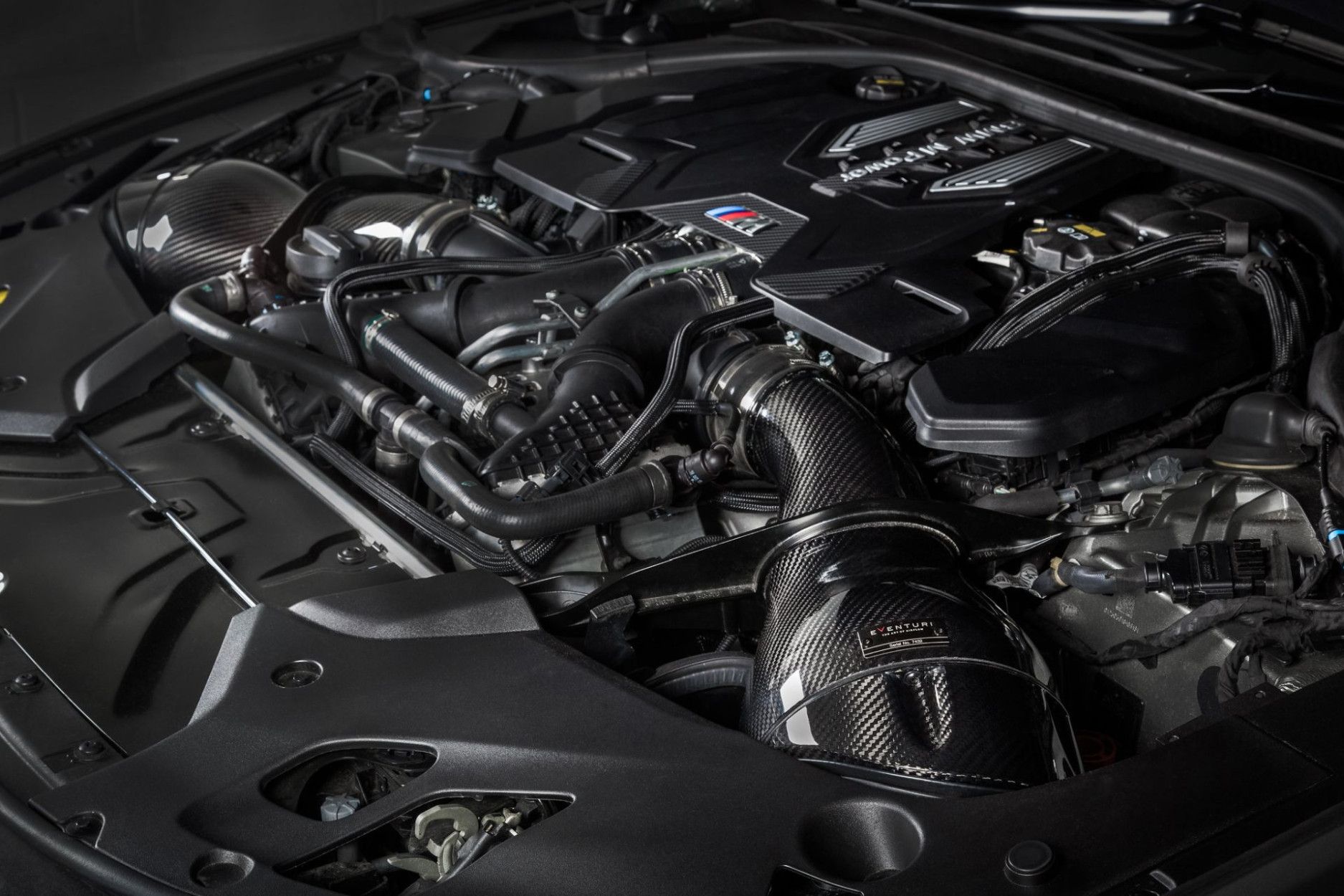 Eventuri Carbon Ansaugsystem für BMW F90 M5 und F92 M8 V2 (4) 