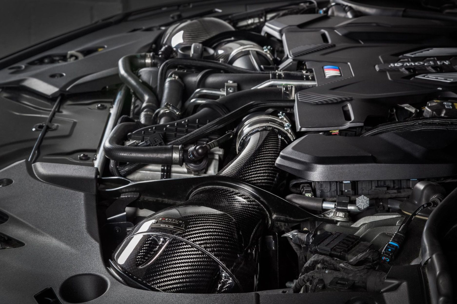 Eventuri Carbon Ansaugsystem für BMW F90 M5 und F92 M8 V2 (7) 