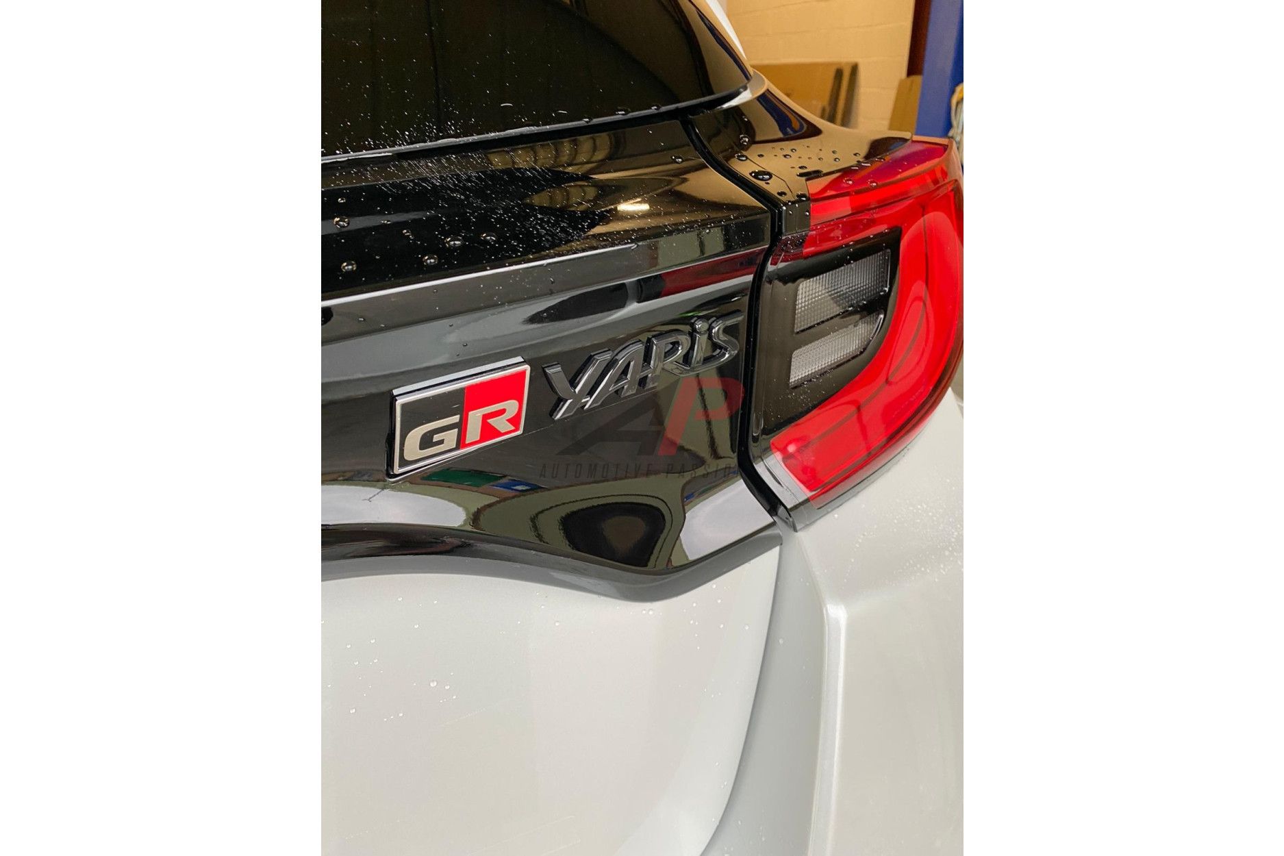 Automotive Passion Schwarz Glänzende Embleme für Toyota Yaris GR (4) 