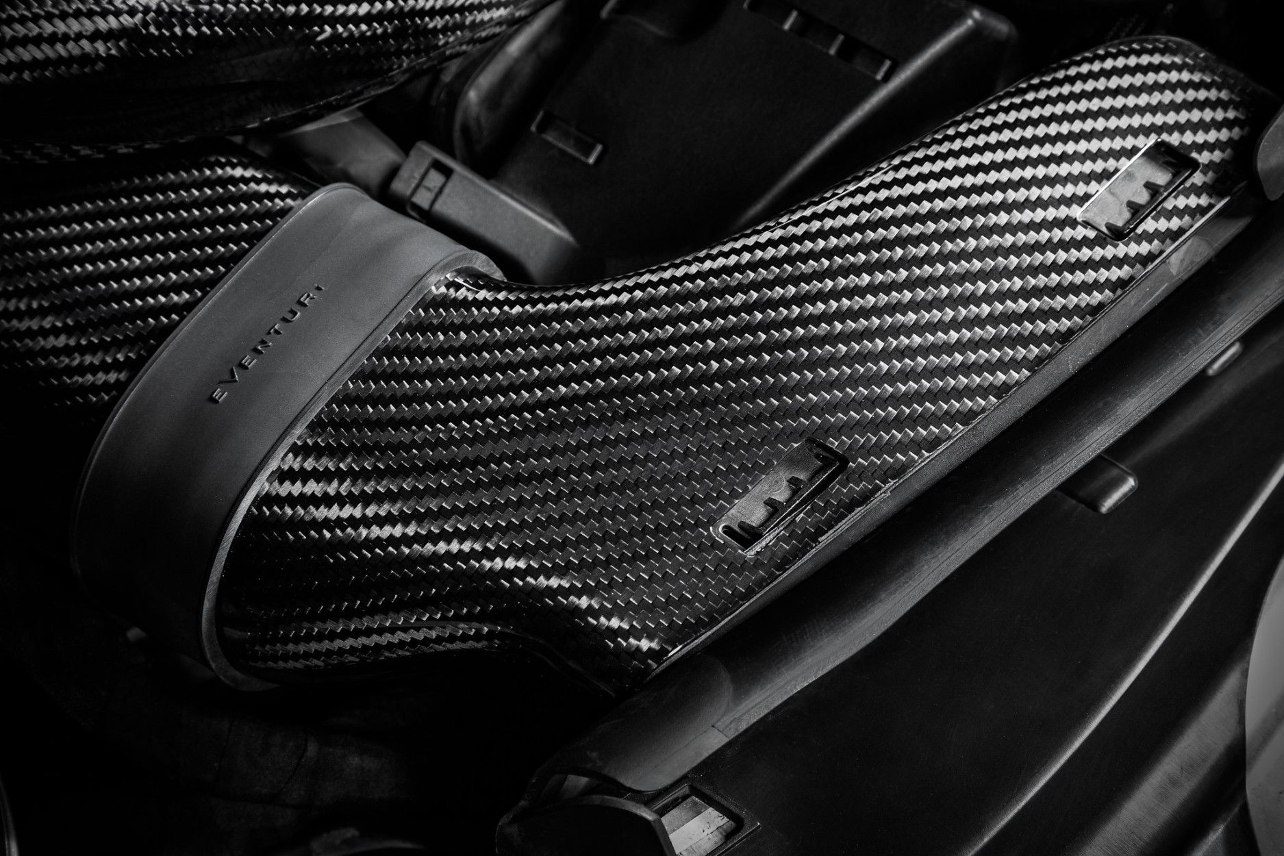 Eventuri Carbon Upgrade Ducts für Mercedes W205 C63(S) Ansaugsystem (3) 
