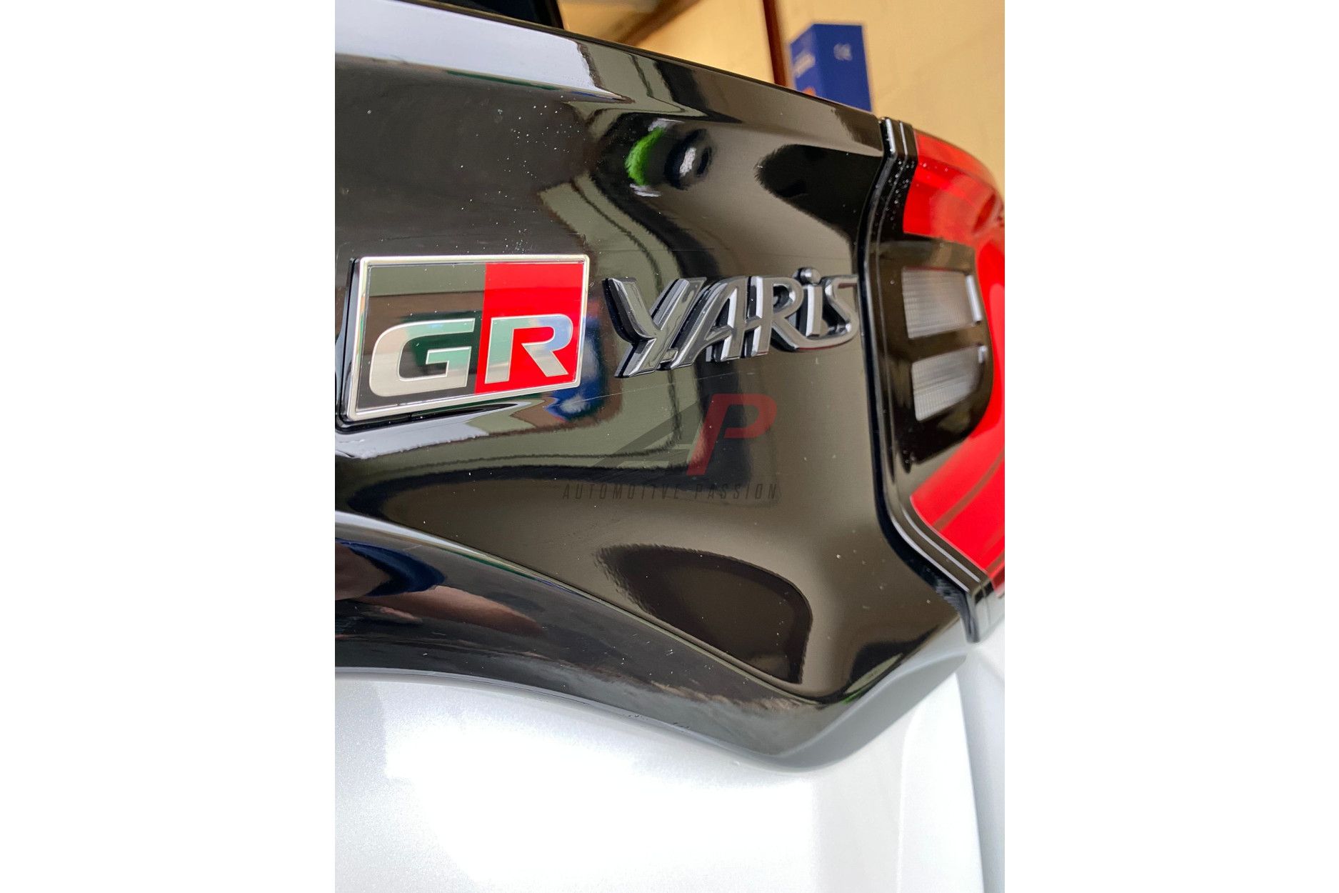 Automotive Passion Schwarz Glänzende Embleme für Toyota Yaris GR (5) 