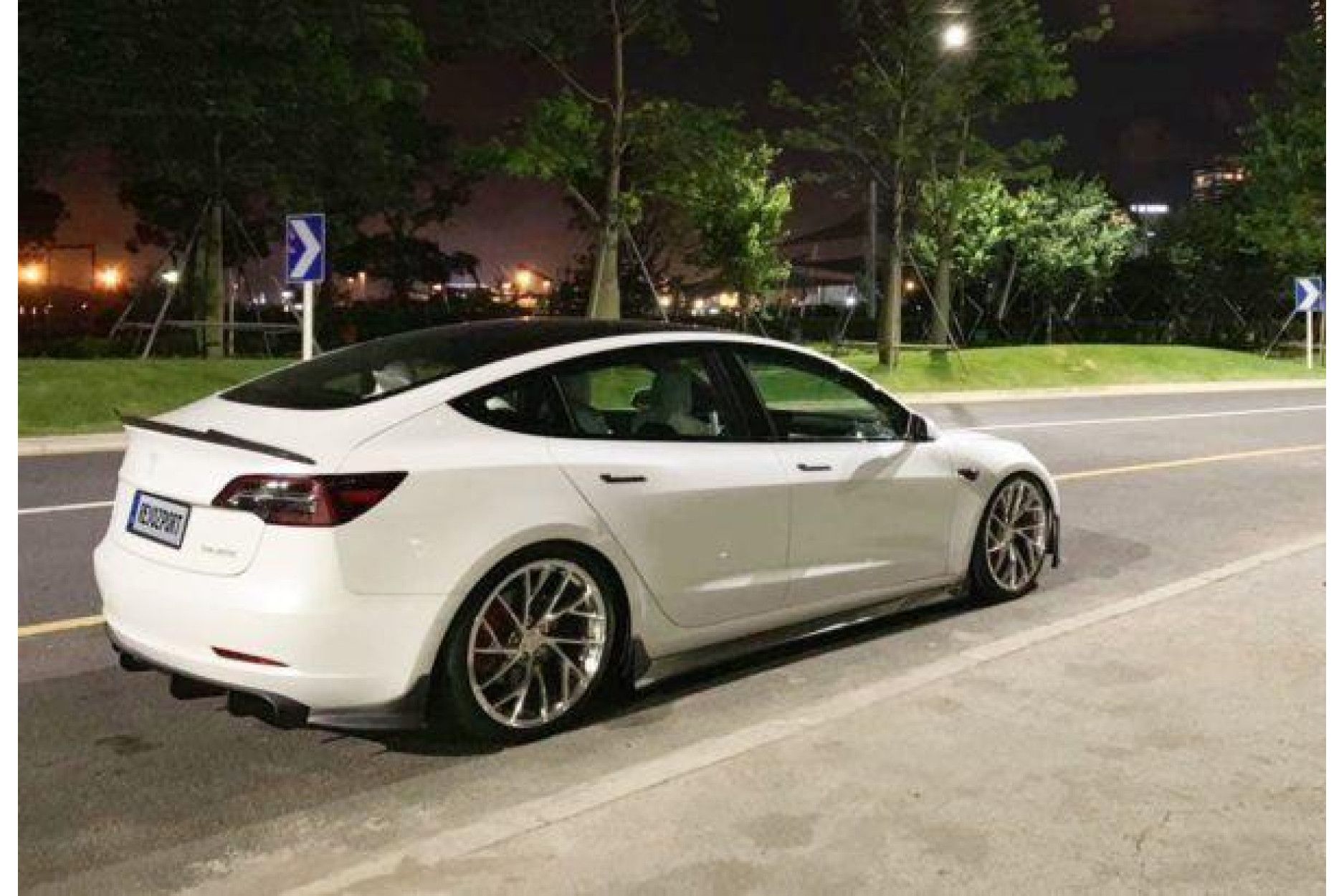 RevoZport Spoiler für Tesla Model 3 Strasse - online kaufen bei CFD