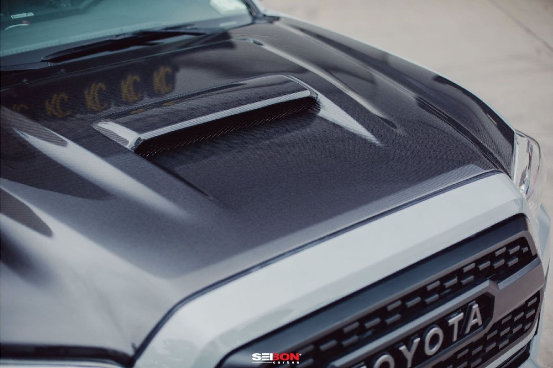 Seibon Carbon Motorhaube für Toyota Tacoma 2016-2019 Style TR (7) 