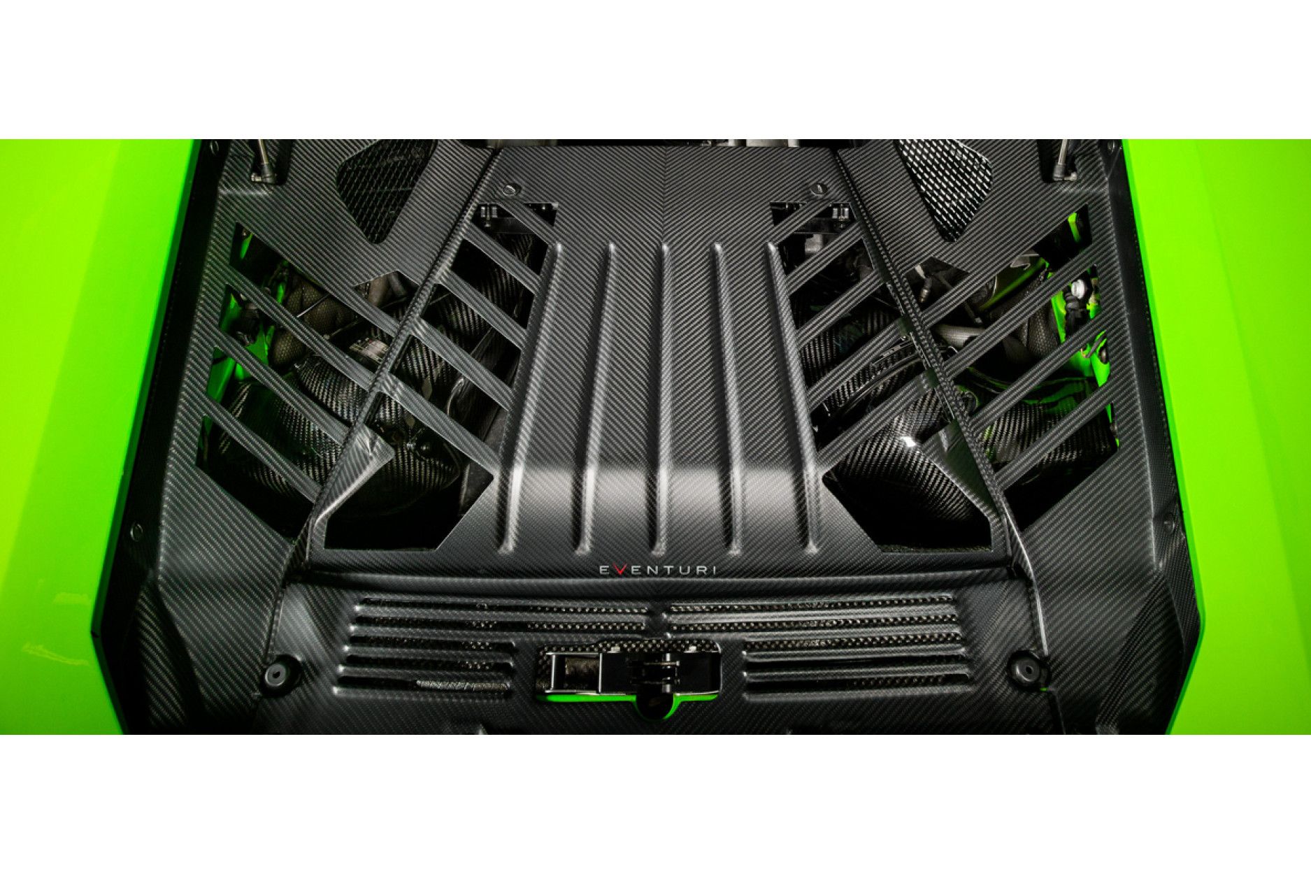 Eventuri Carbon Motorabdeckung für Lamborghini Huracan (2) 