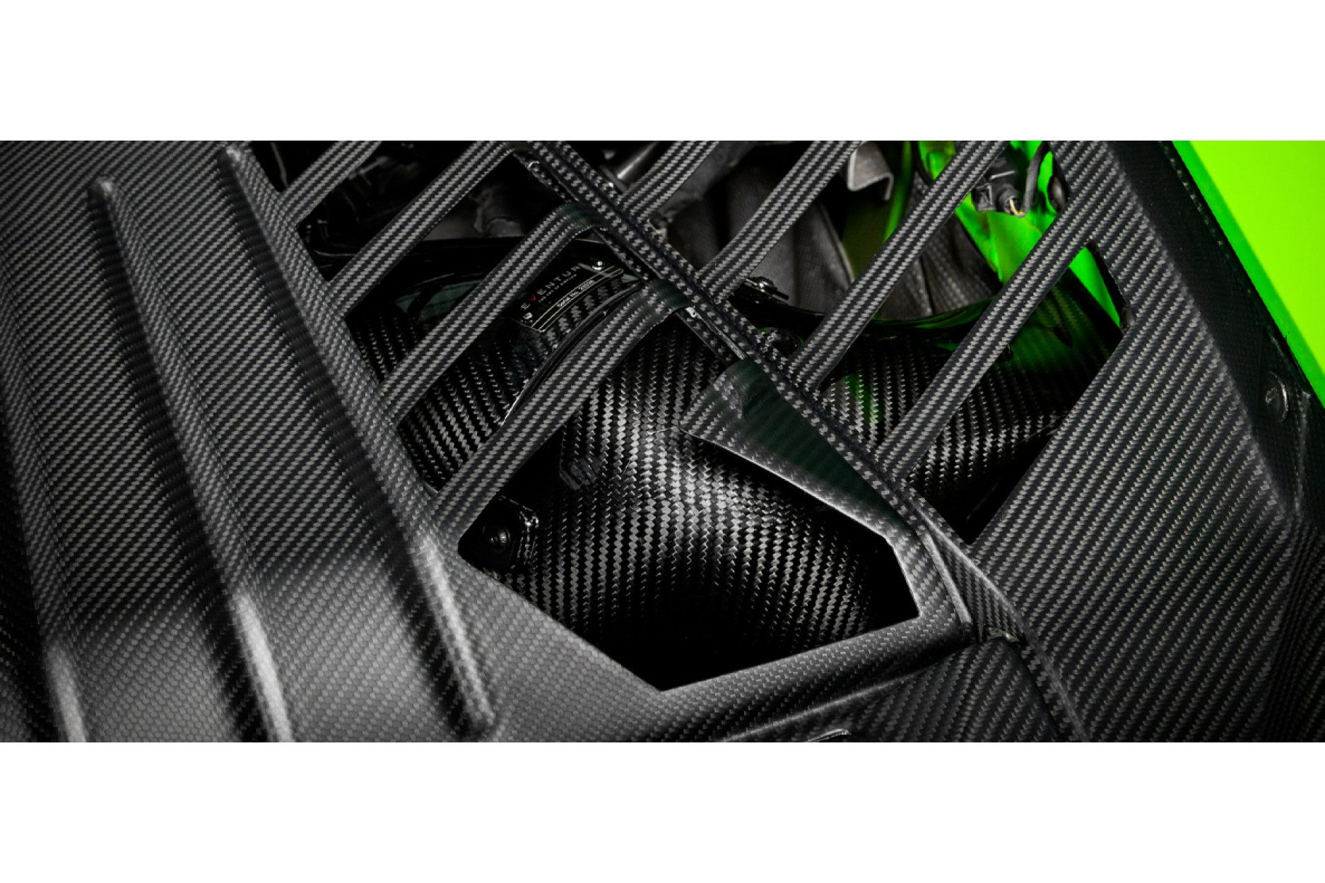 Eventuri Carbon Motorabdeckung für Lamborghini Huracan (3) 