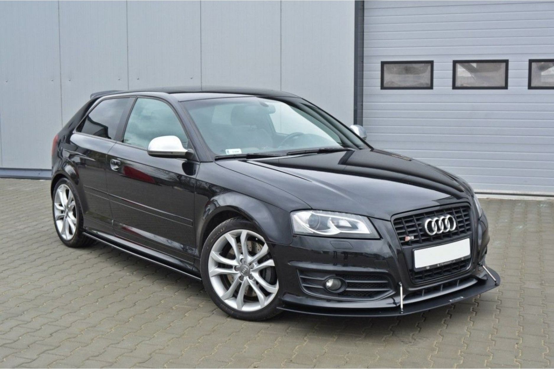 Maxton Design Seitenschweller für Audi 8P RS3|S3 Facelift schwarz hochglanz (3) 
