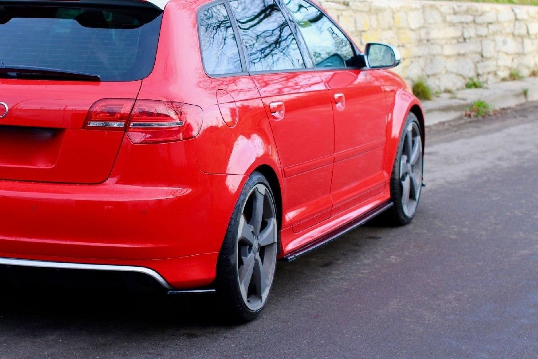 Maxton Design Seitenschweller für Audi 8P RS3|S3 Facelift schwarz hochglanz (6) 