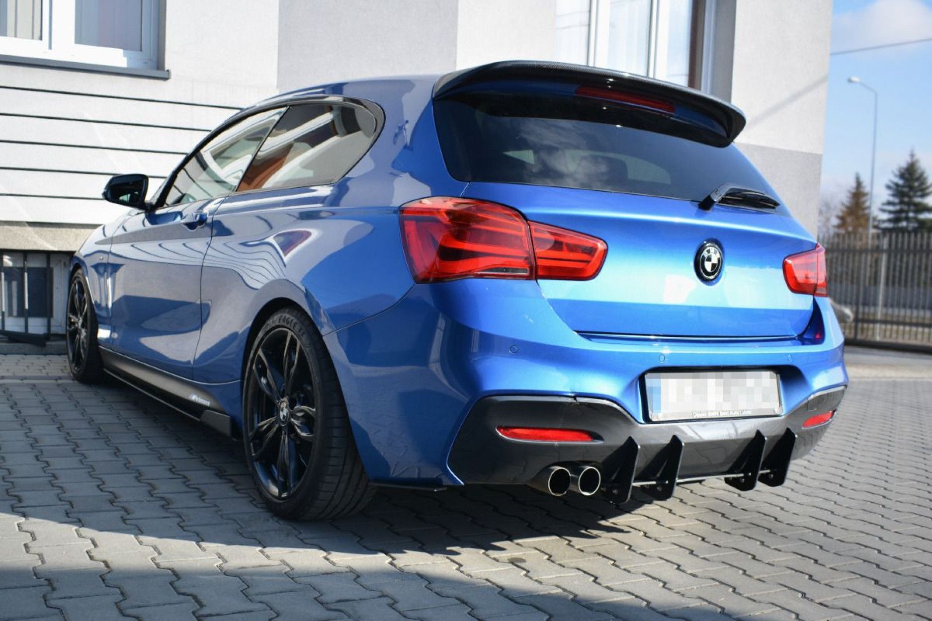 Maxton Design Racing-Diffusor für BMW 1er F20|F21 Facelift schwarz unbearbeitet (3) 