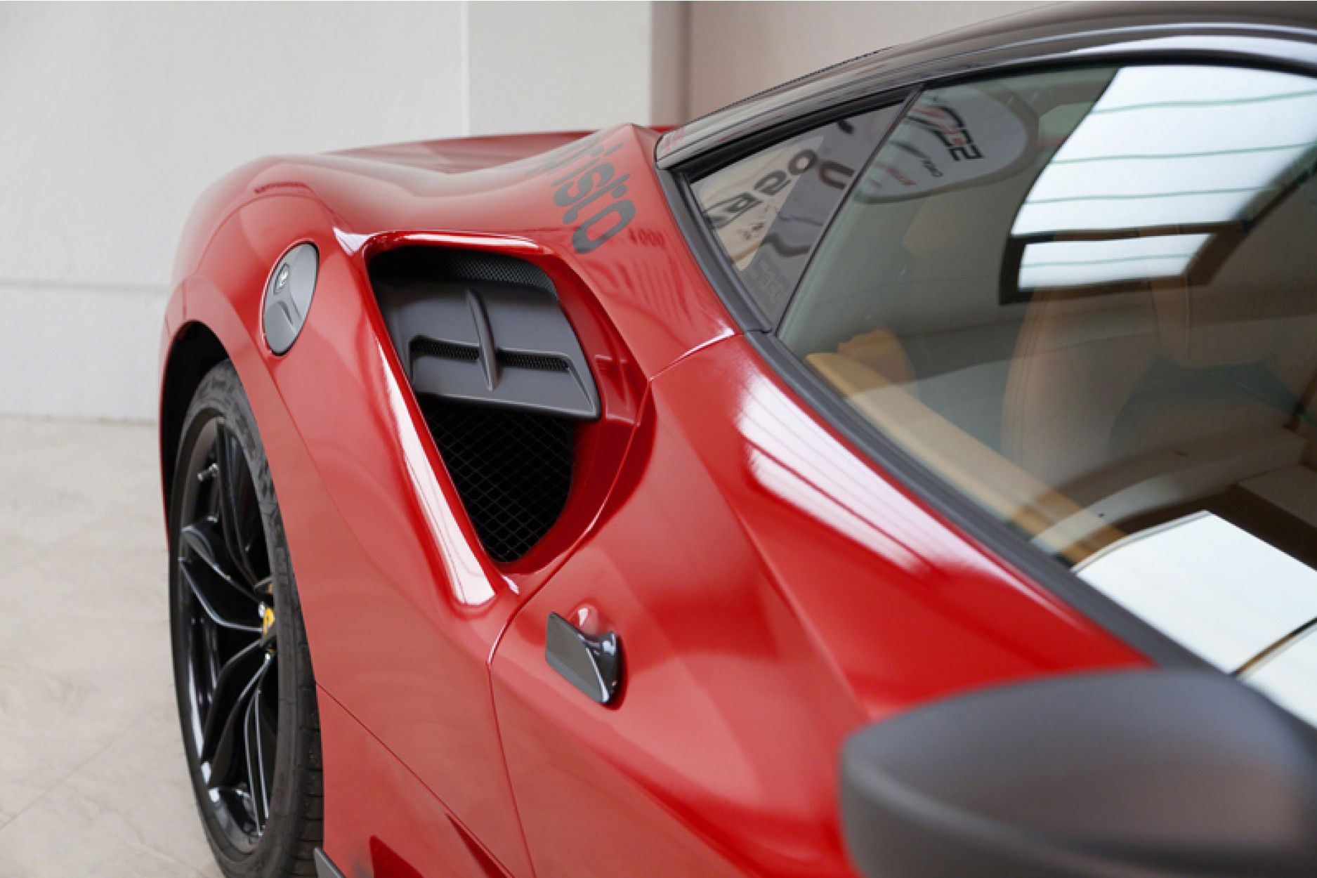 Capristo Carbon Luftauslassrippen vorne fuer Ferrari 488 GTB (2) 
