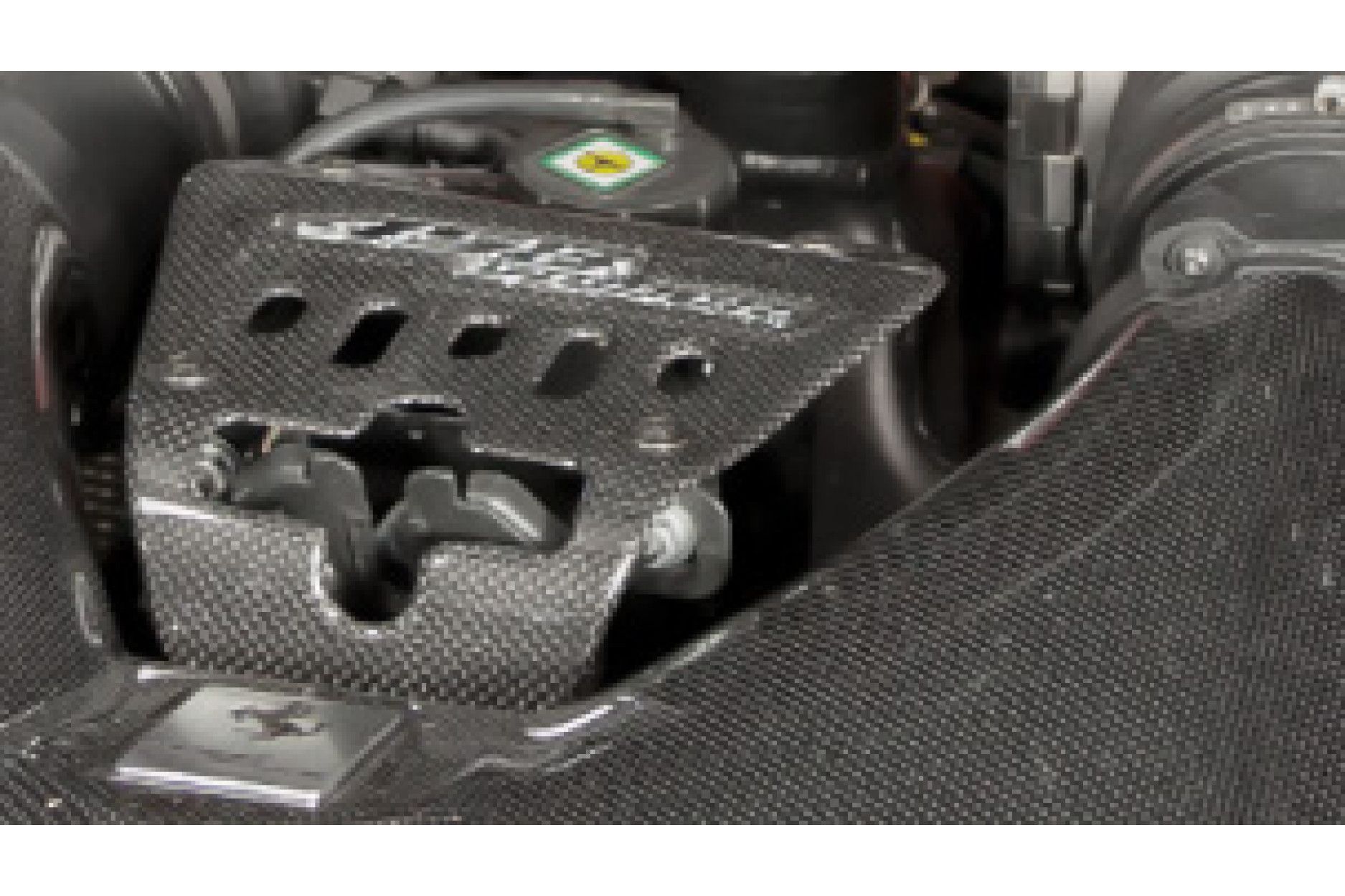 Capristo Carbon Schlossabdeckung fuer Ferrari 458 Italia 458 Spider 458 Speciale (2) 