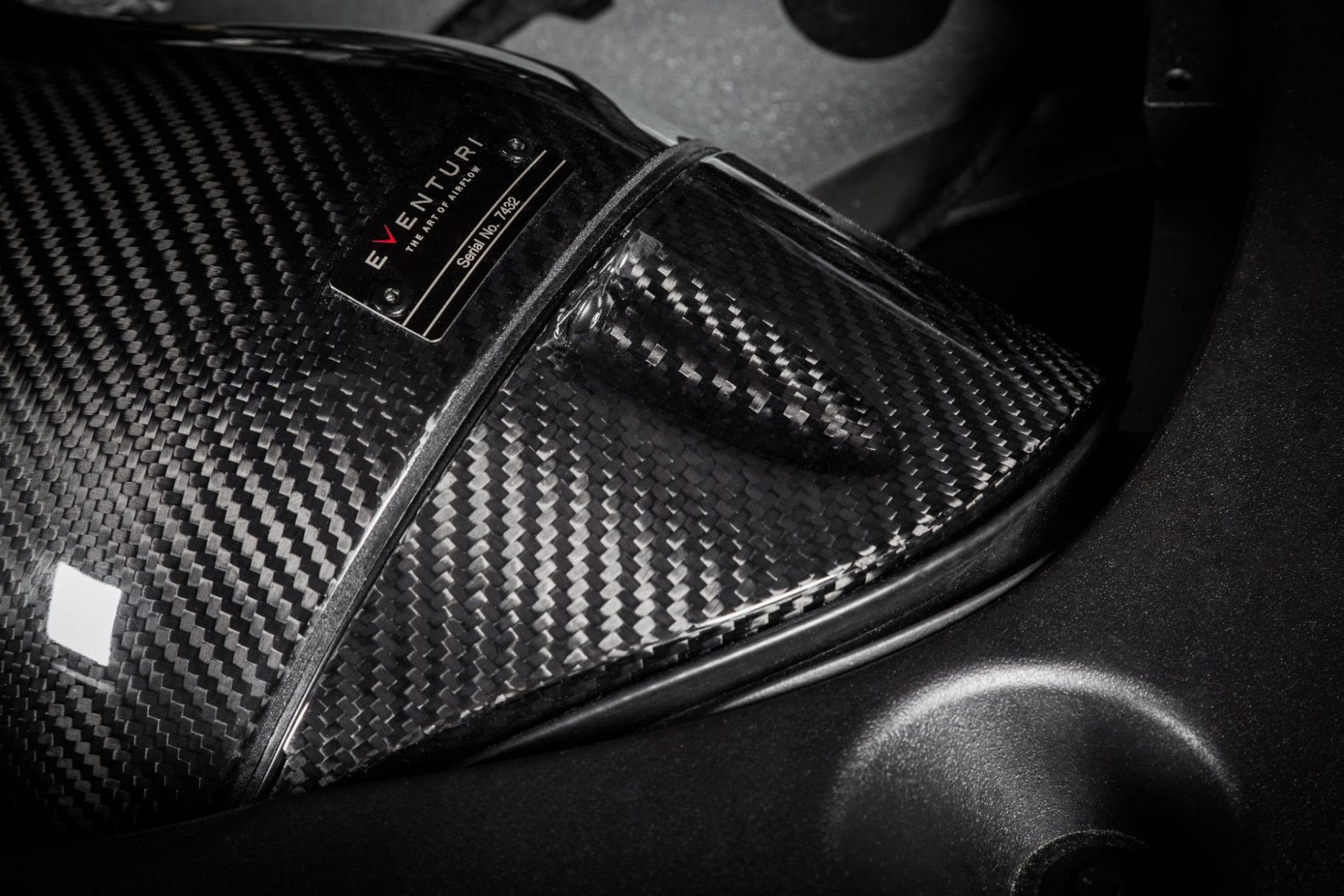 Eventuri Carbon Ansaugsystem für BMW F90 M5 (4) 
