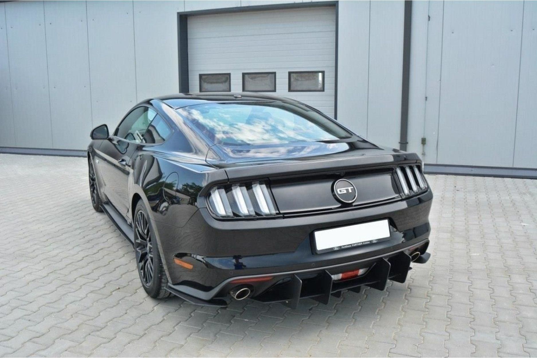 Maxton Design Racing-Diffusor für Ford Mustang MK6 schwarz ...