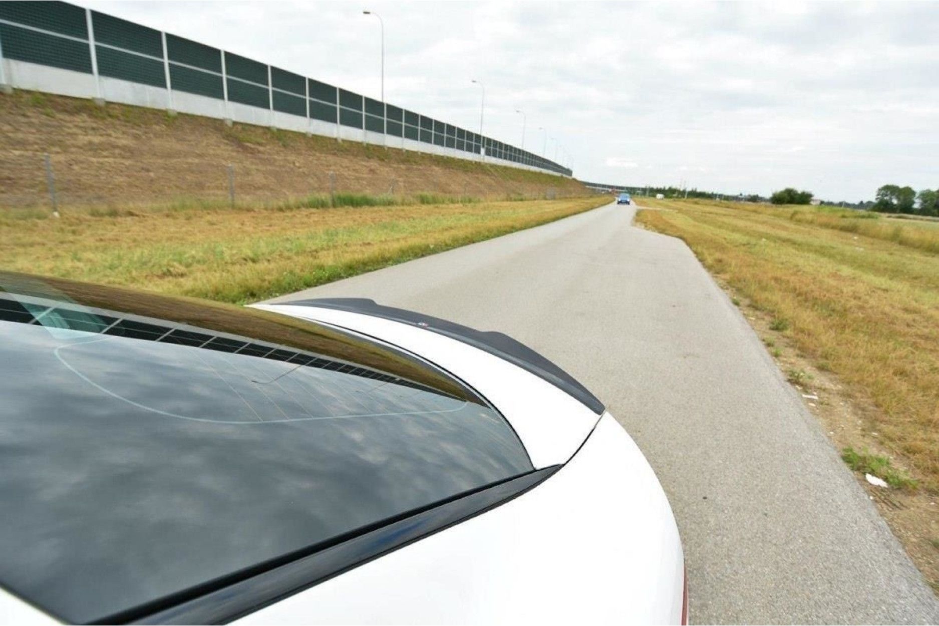 Maxton Design Spoiler für Kia Stinger MK1 GT schwarz hochglanz (3) 