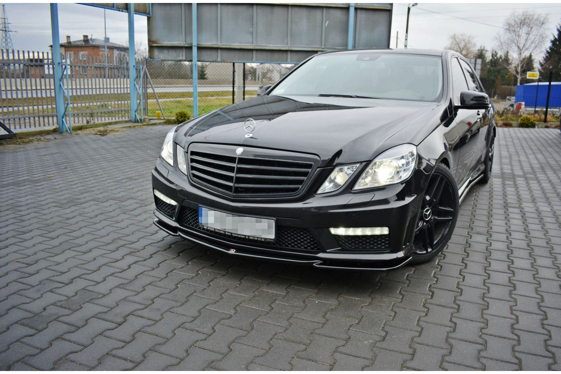 Maxton Design Frontlippe fur Mercedes E Klasse W212 E63 AMG schwarz hochglanz