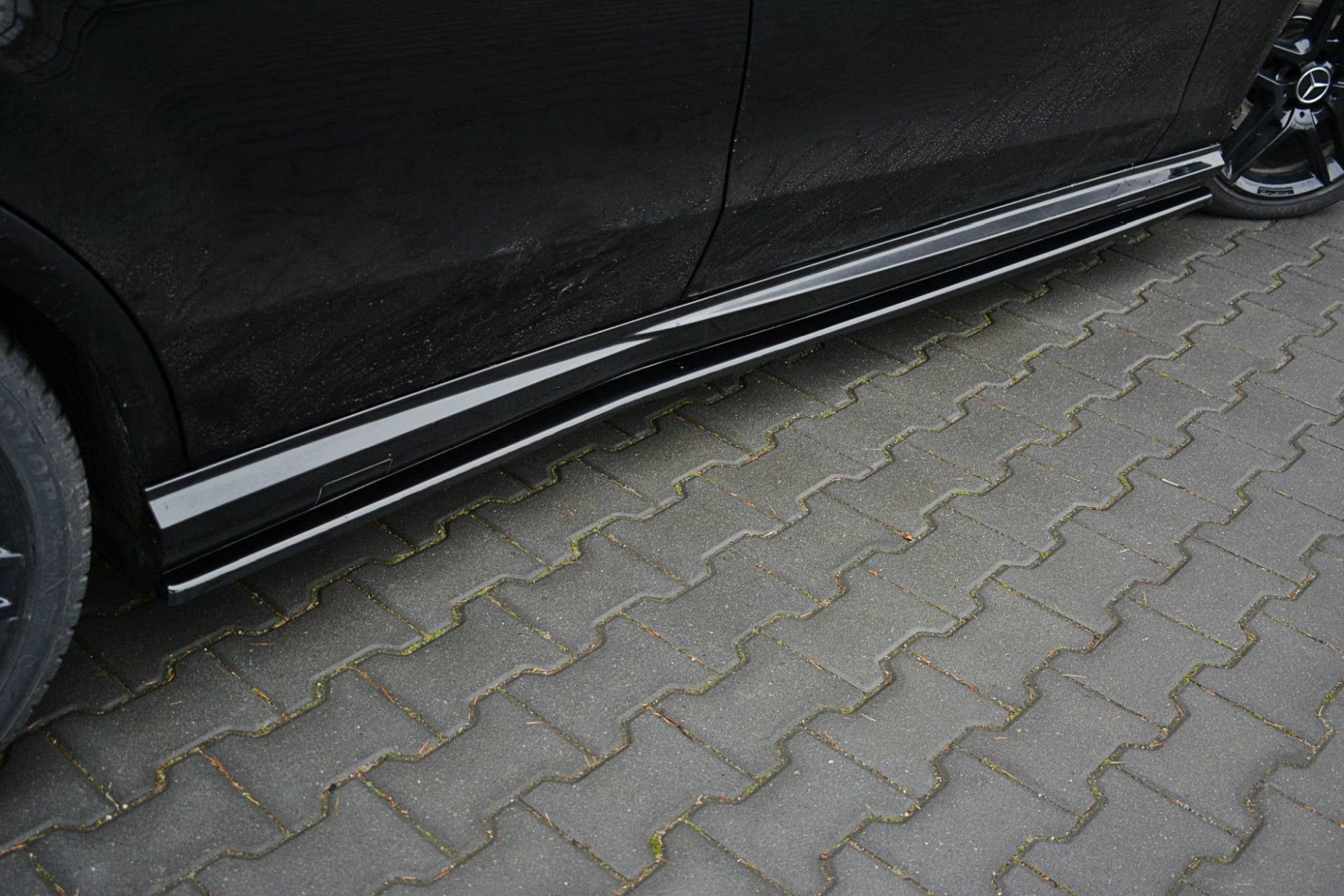 Maxton Design Seitenschweller für Mercedes E-Klasse W212 E63 AMG schwarz hochglanz (3) 