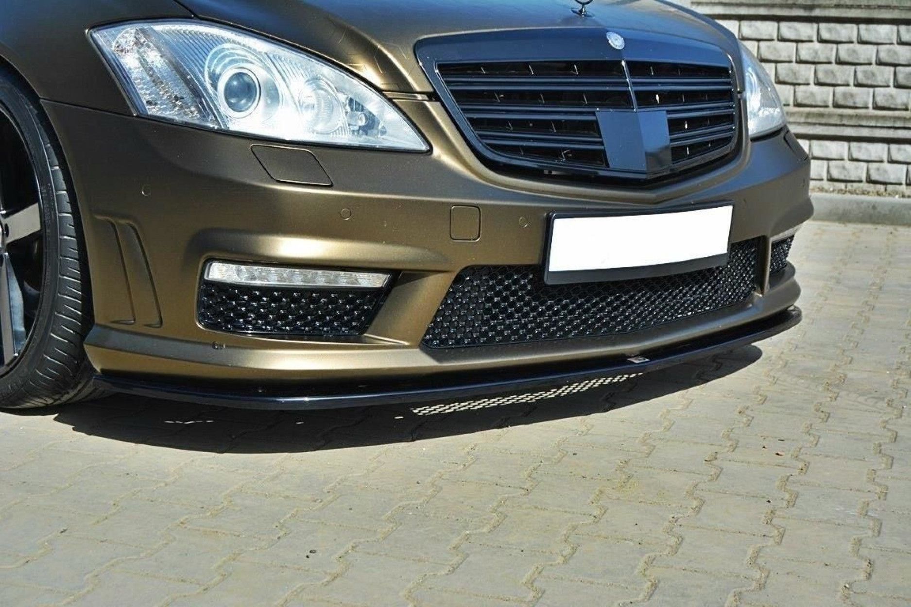 Диффузор переднего бампера. W221 бампер передний AMG. Бампер Mercedes w221 AMG. Сплиттер 221 AMG. Сплиттер Mercedes 221.