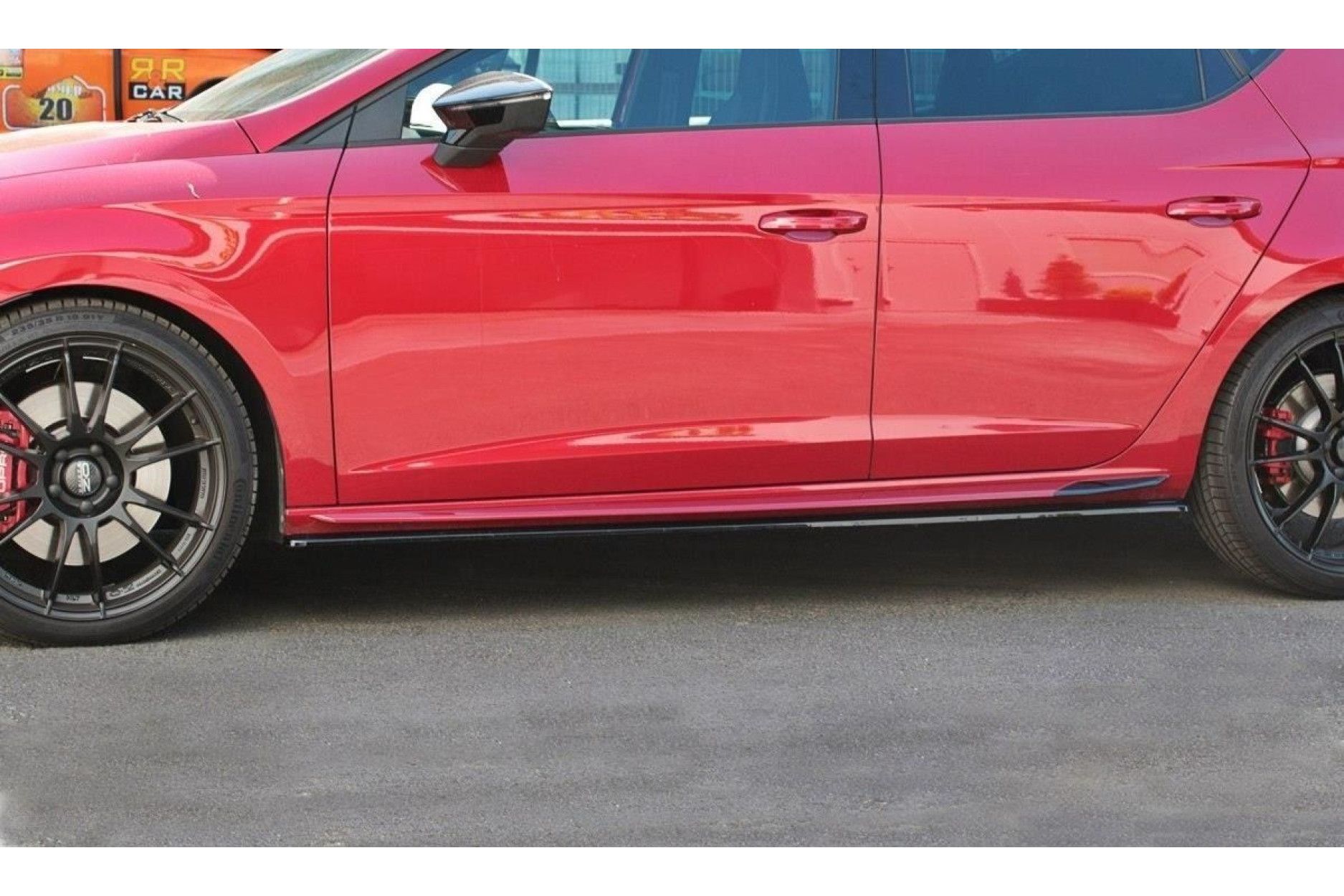 Preis Leistungs Sieger? Maxton Seitenschweller In Schwarz Hochglanz Für Den Leon Fr M4 - x6ddd76