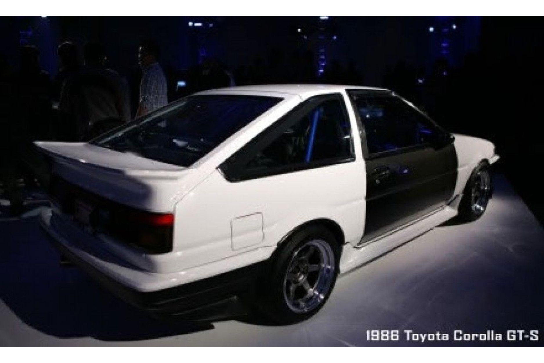 Seibon Carbon Tür für Toyota Corolla AE86 1984 - 1987 Paar (3) 