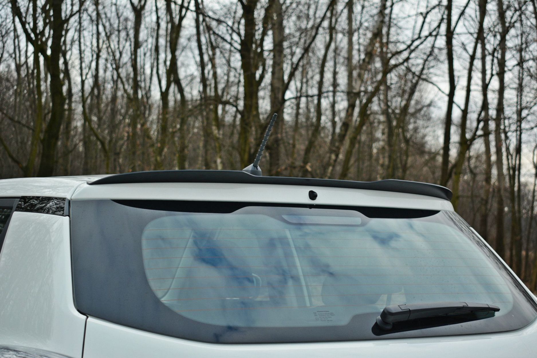 Maxton Design Spoiler für SsangYong Tivoli schwarz hochglanz (4) 