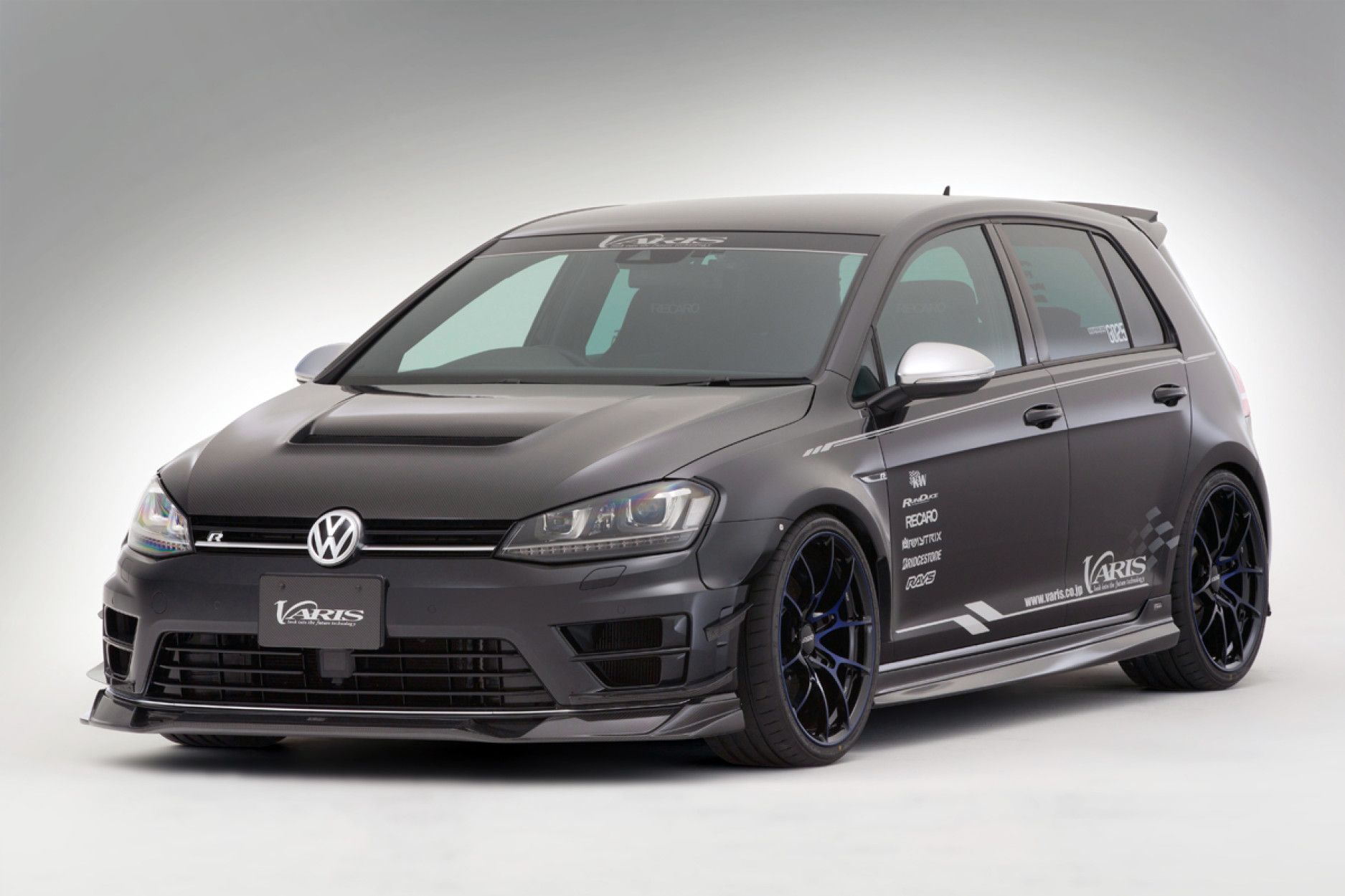 Varis Carbon Motorhaube Cooling für VW Golf 7 GTI/R - online kaufen bei  CFD
