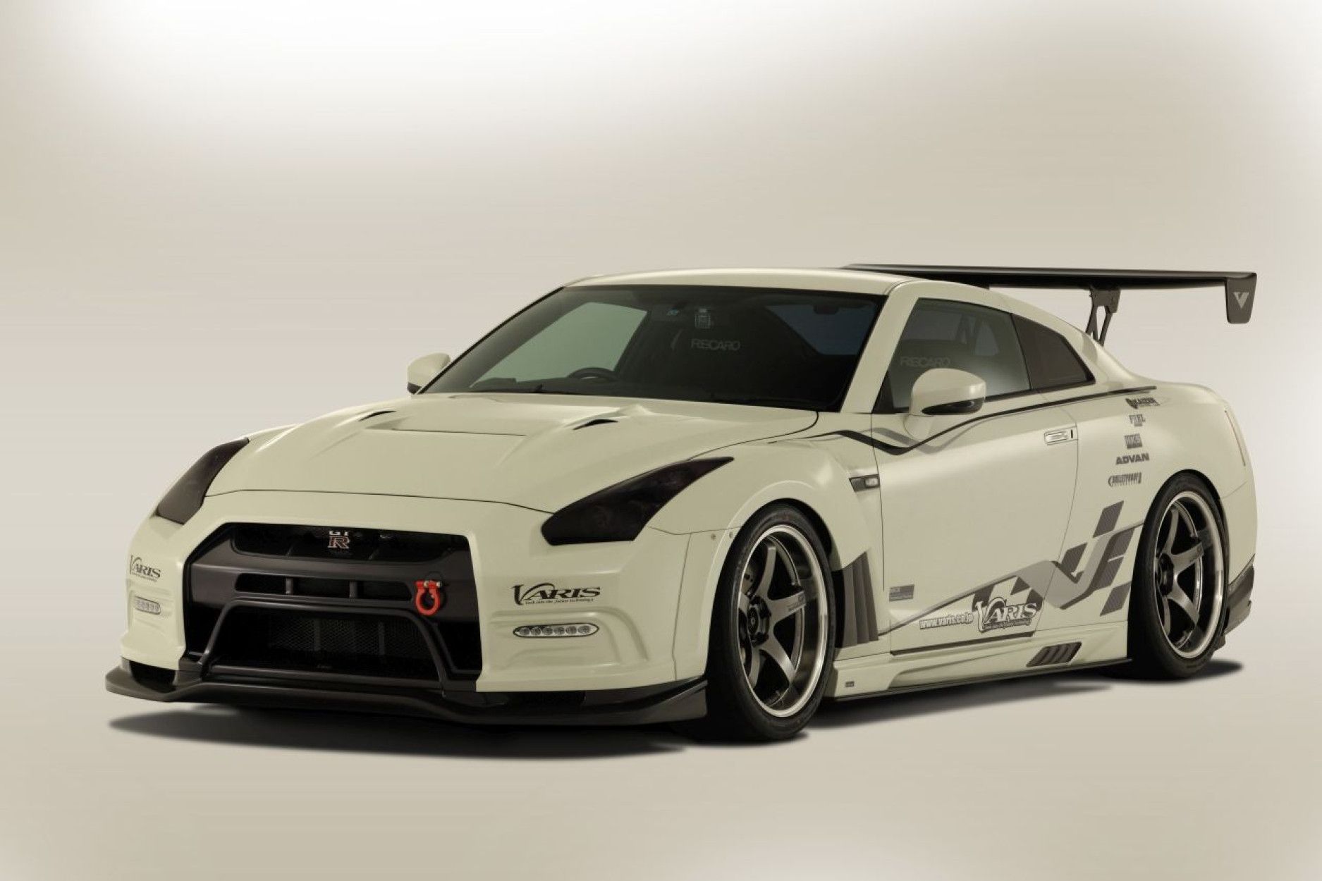 Varis Carbon Frontschürze für Nissan R35 GT-R