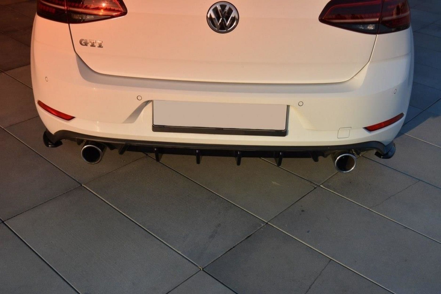 Maxton Design Diffusor für Volkswagen Golf MK7|Golf 7 GTI Facelift schwarz hochglanz (2) 