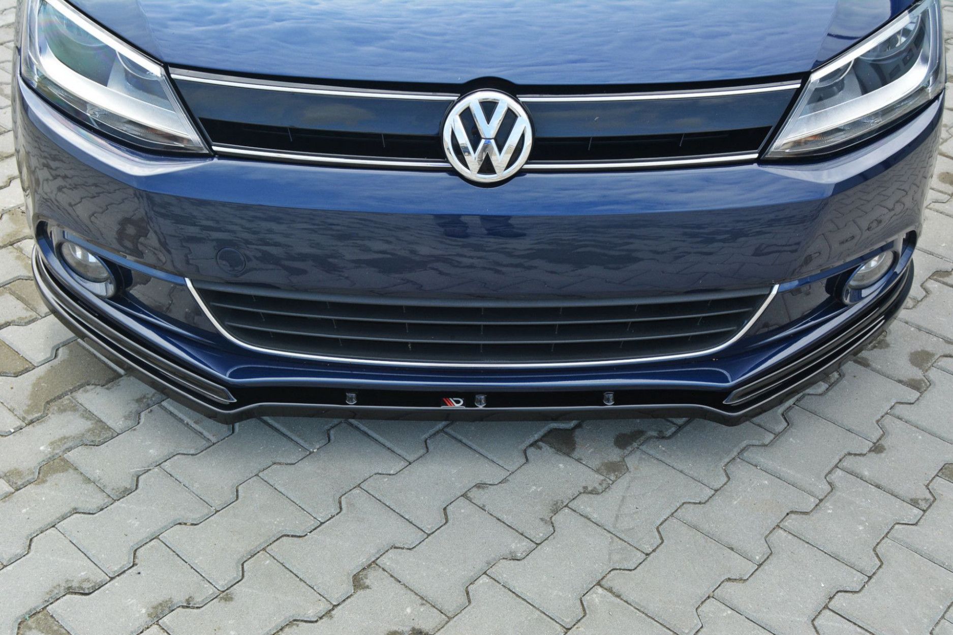 Maxton Design Frontlippe für Volkswagen Jetta MK6 schwarz hochglanz (2) 