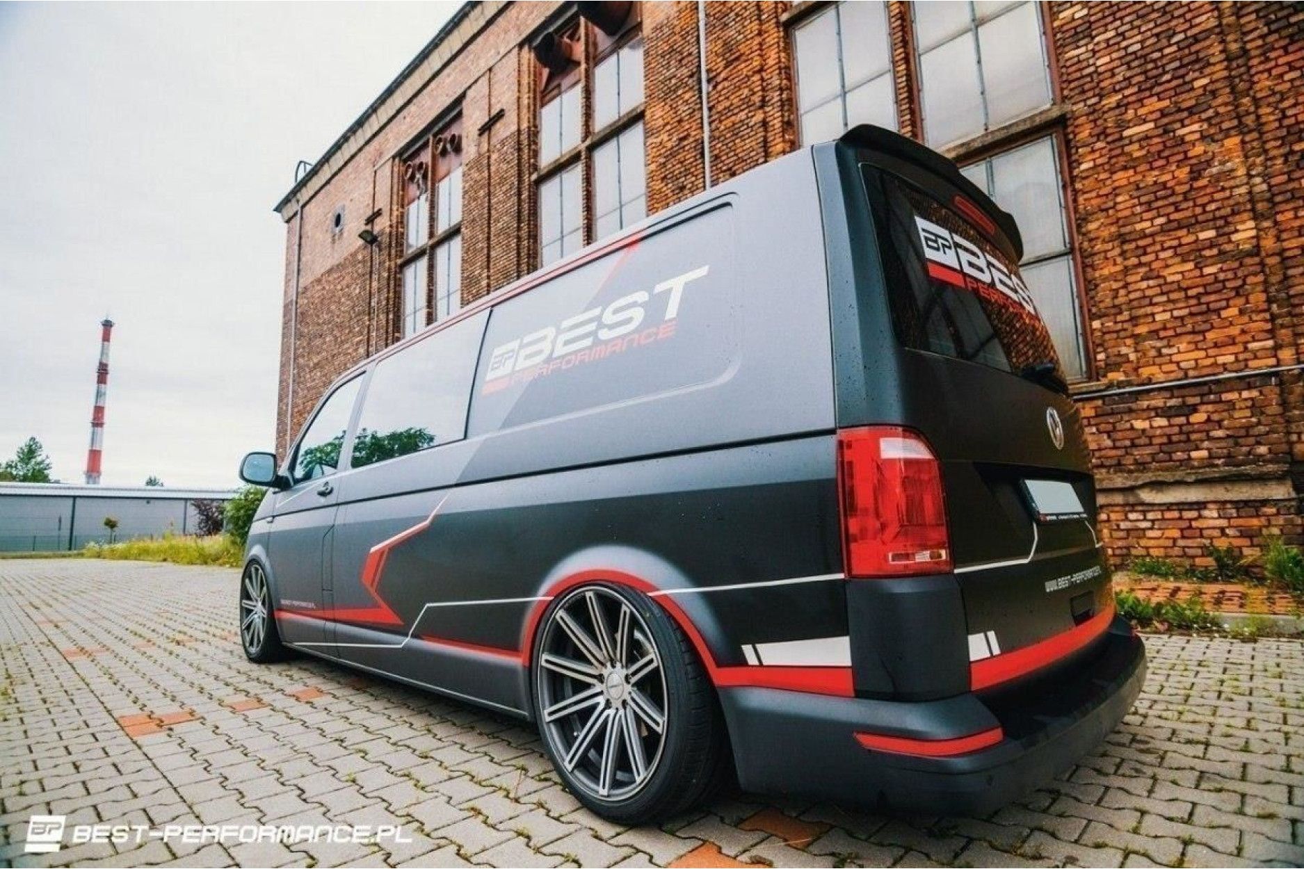 Maxton Design Spoiler für Volkswagen T6 schwarz hochglanz (2) 