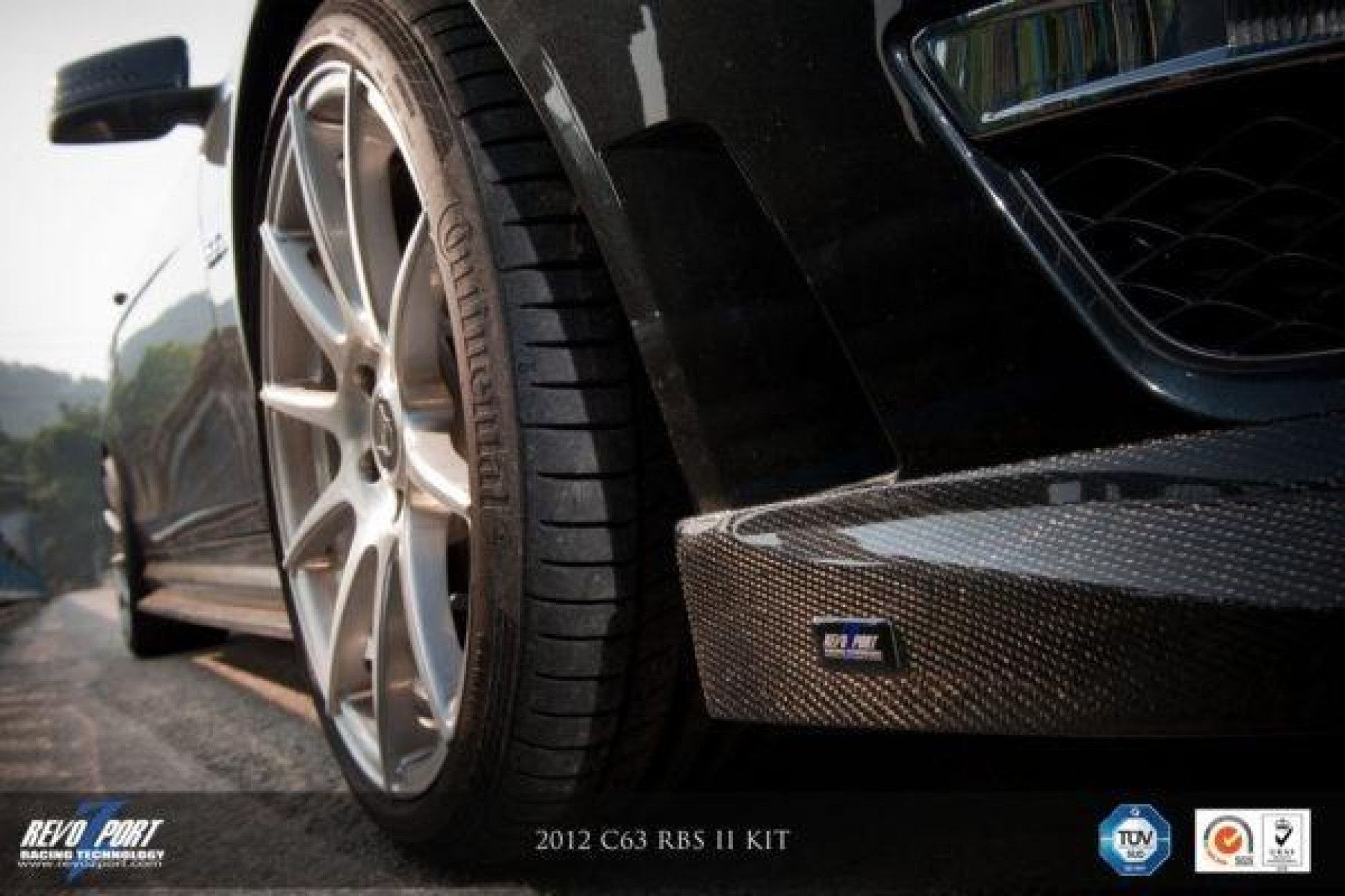 RevoZport Carbon side skirts for Mercedes Benz C-Klasse W204 C63 AMG  RBS-II 4 pcs only sedan pre-facelift - buy online at CFD