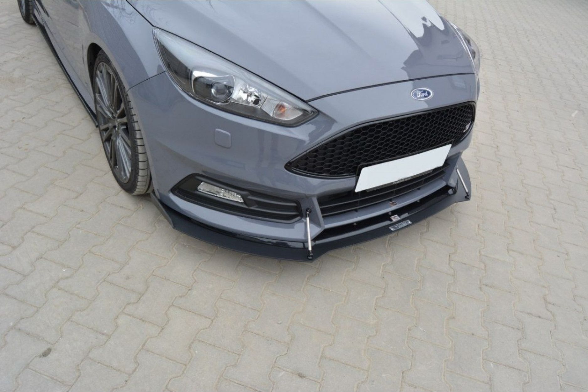 Maxtondesign Frontlippe für Ford Focus MK3 ST Racing schwarz hochglanz (3) 