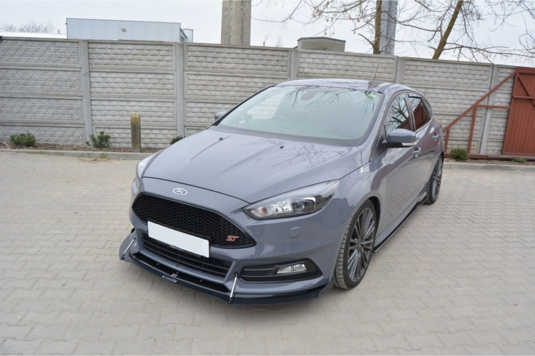 Maxtondesign Frontlippe für Ford Focus MK3 ST Racing schwarz hochglanz (4) 