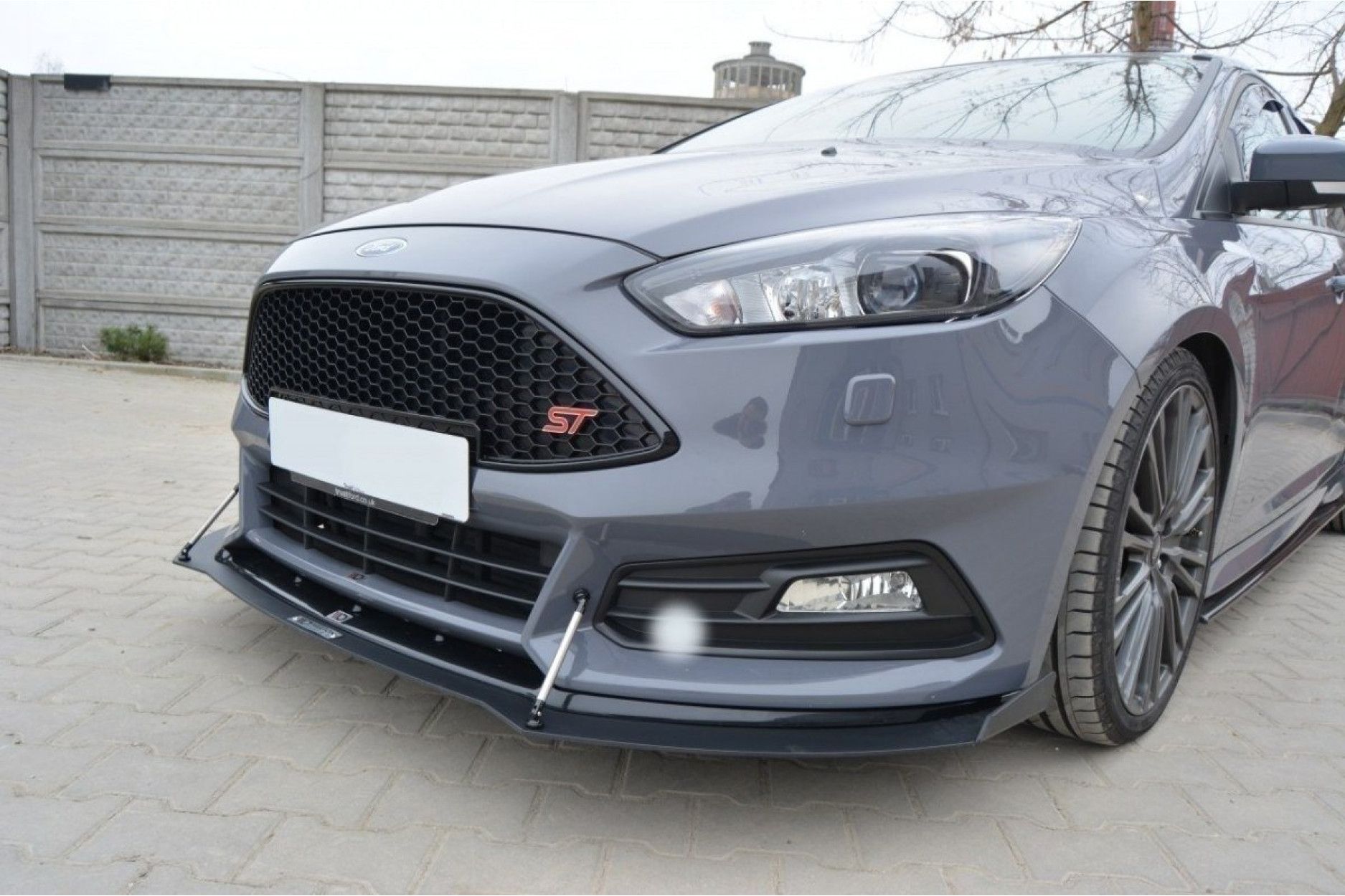 Maxtondesign Frontlippe für Ford Focus MK3 ST Racing schwarz hochglanz (2) 