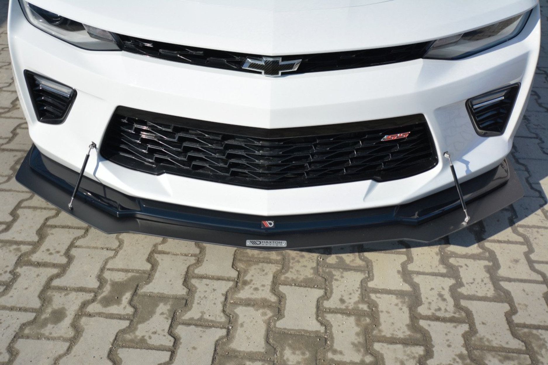 Maxtondesign Frontlippe für Chevrolet Camaro MK6 Coupe Racing schwarz hochglanz (3) 