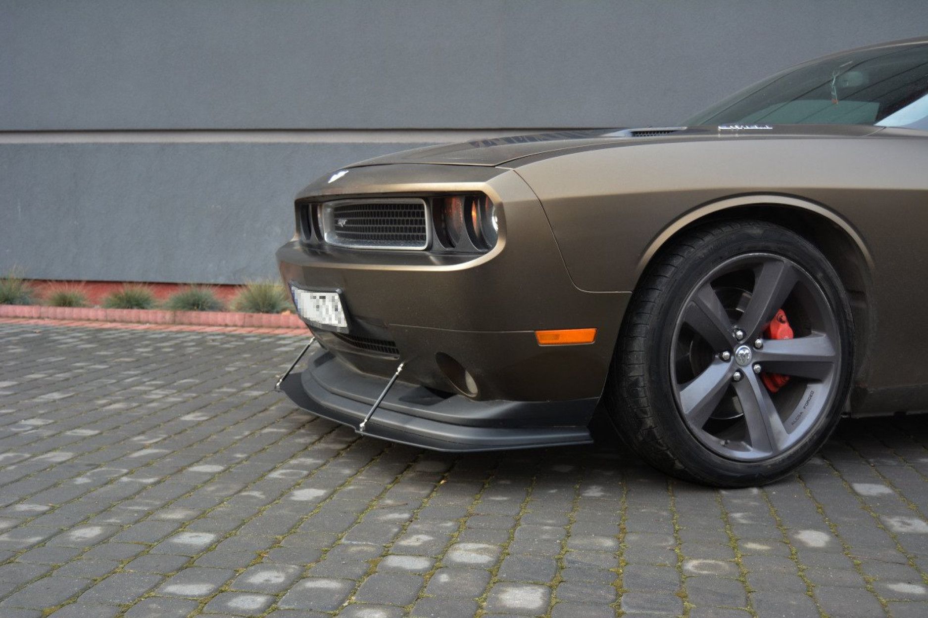 Maxtondesign Frontlippe V.1 für Dodge Challenger MK3 Coupe Racing schwarz plastik rau (3) 